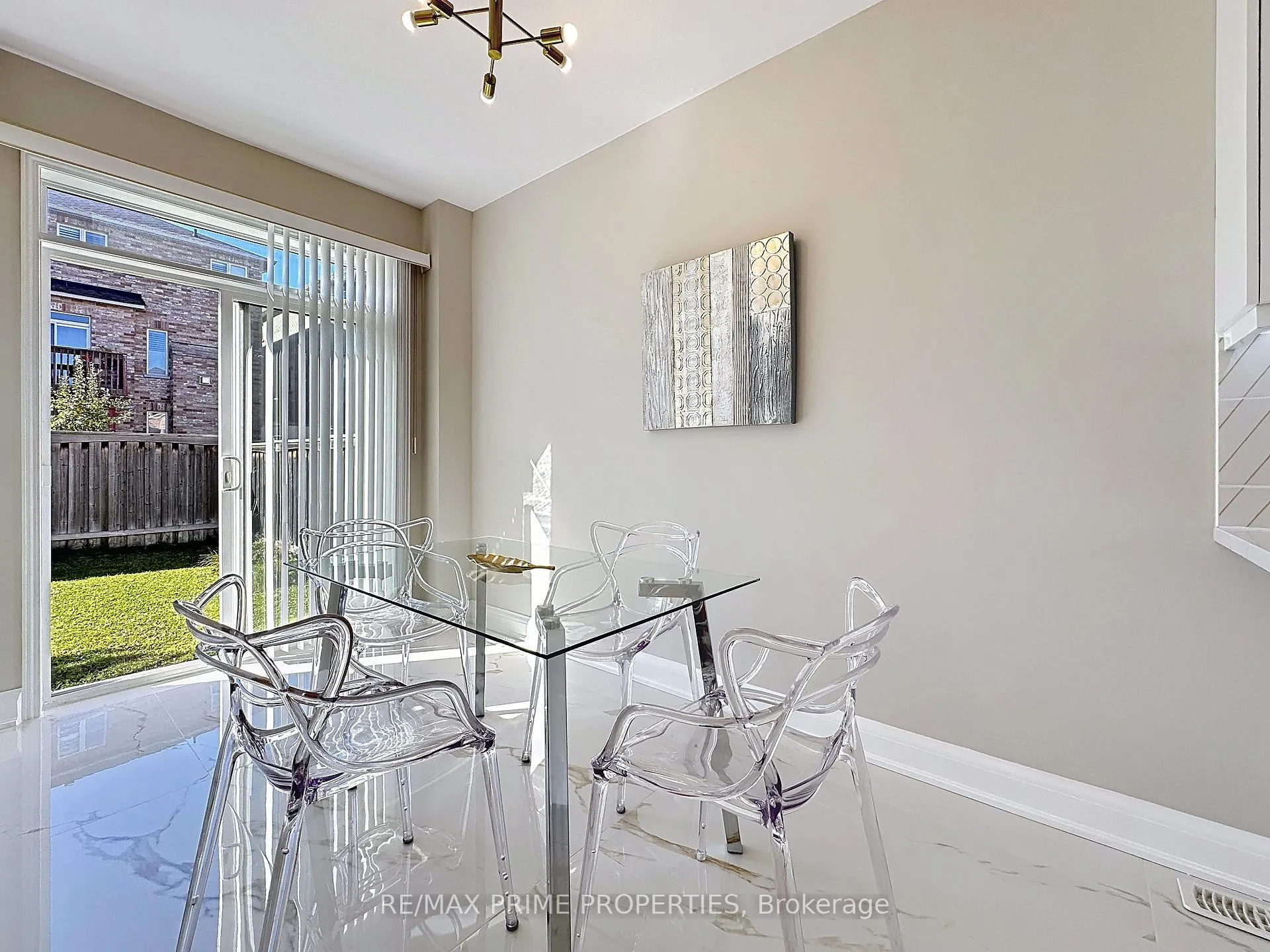 Photo 9 of 117 Big Hill Crescent, Vaughan, Patterson — HOMEH