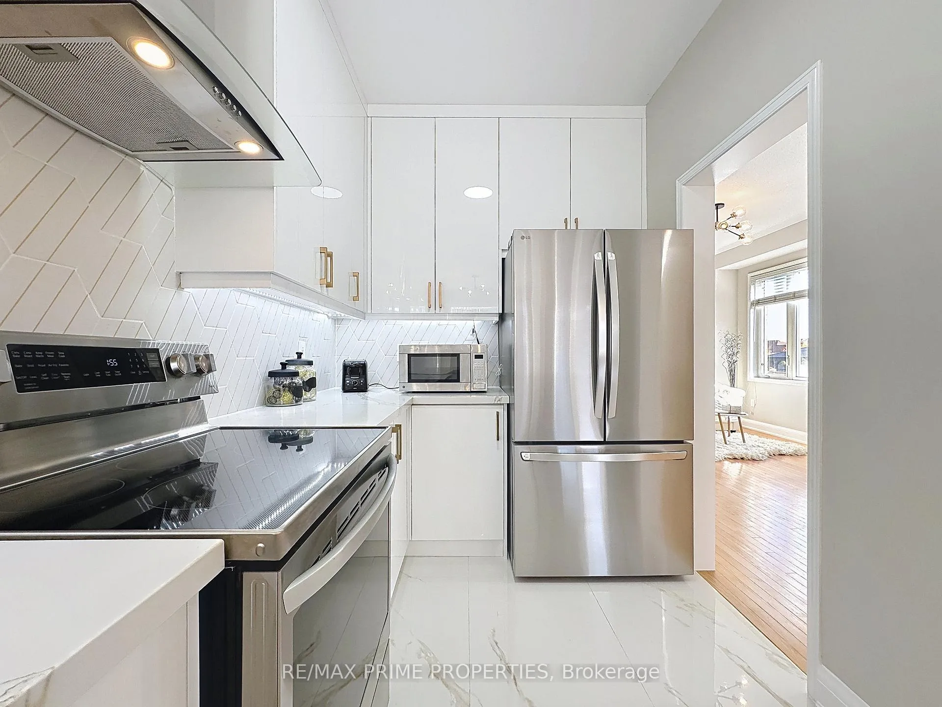 Photo 12 of 117 Big Hill Crescent, Vaughan, Patterson — HOMEH