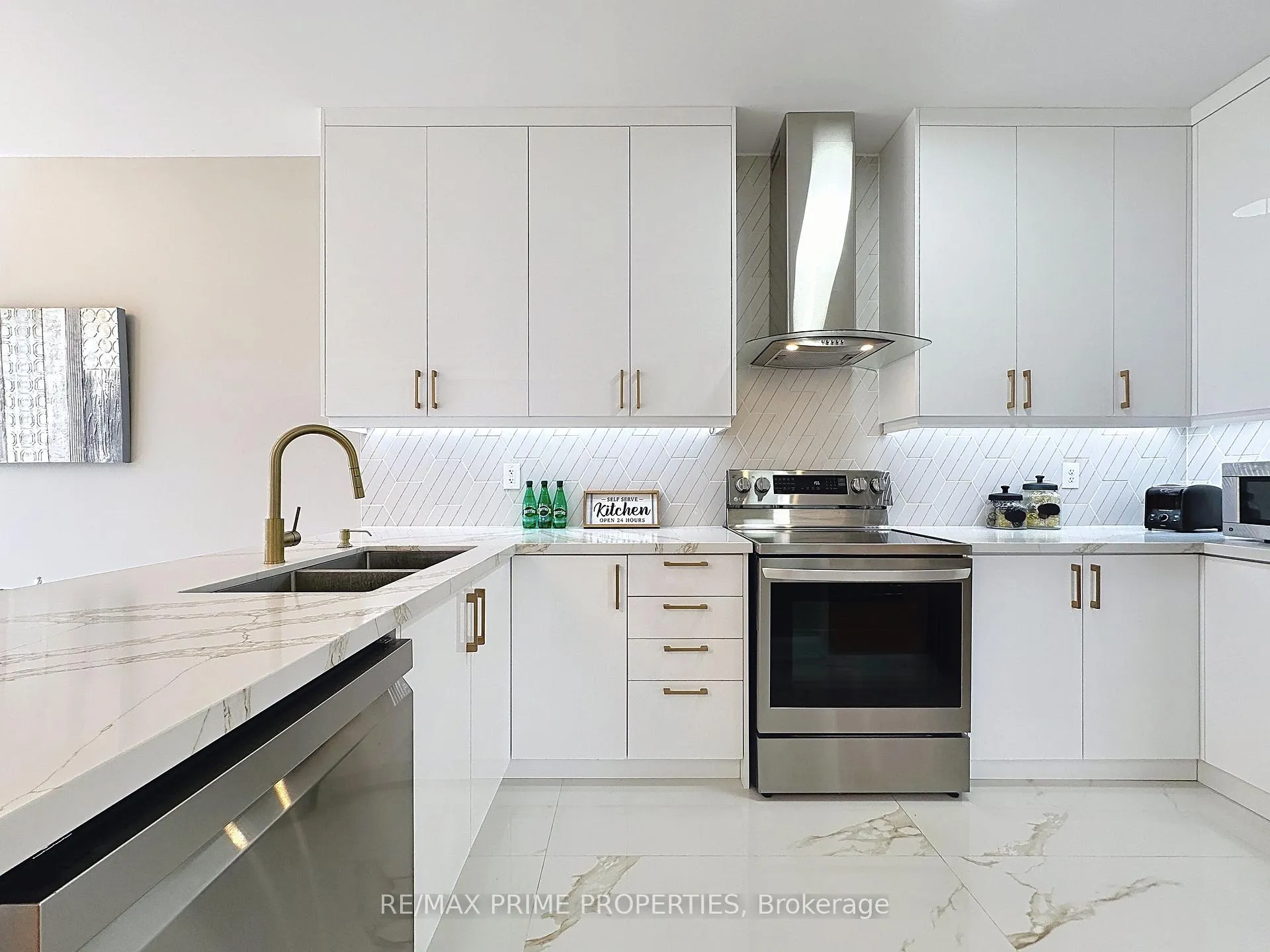 Photo 13 of 117 Big Hill Crescent, Vaughan, Patterson — HOMEH