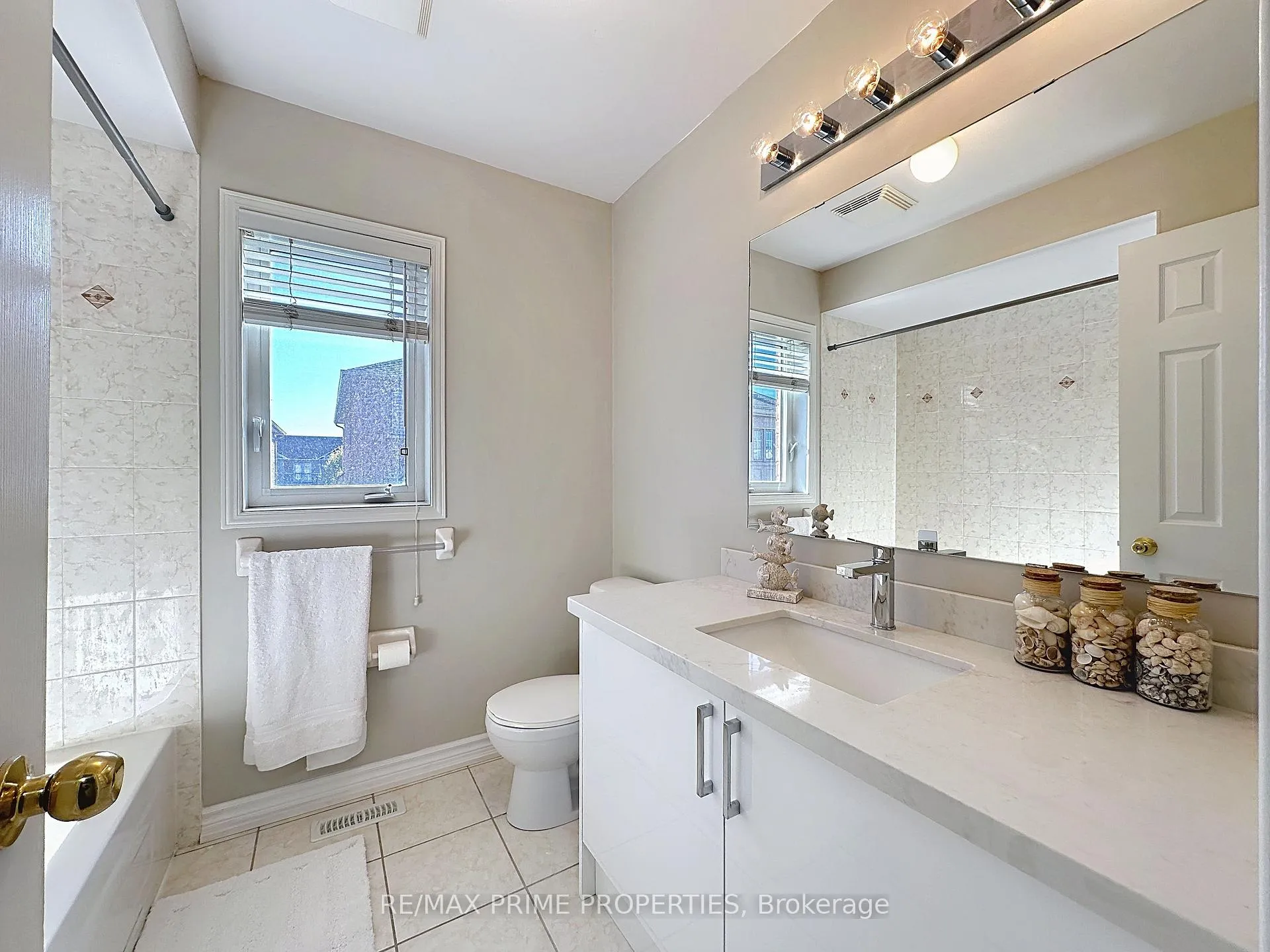 Photo 21 of 117 Big Hill Crescent, Vaughan, Patterson — HOMEH