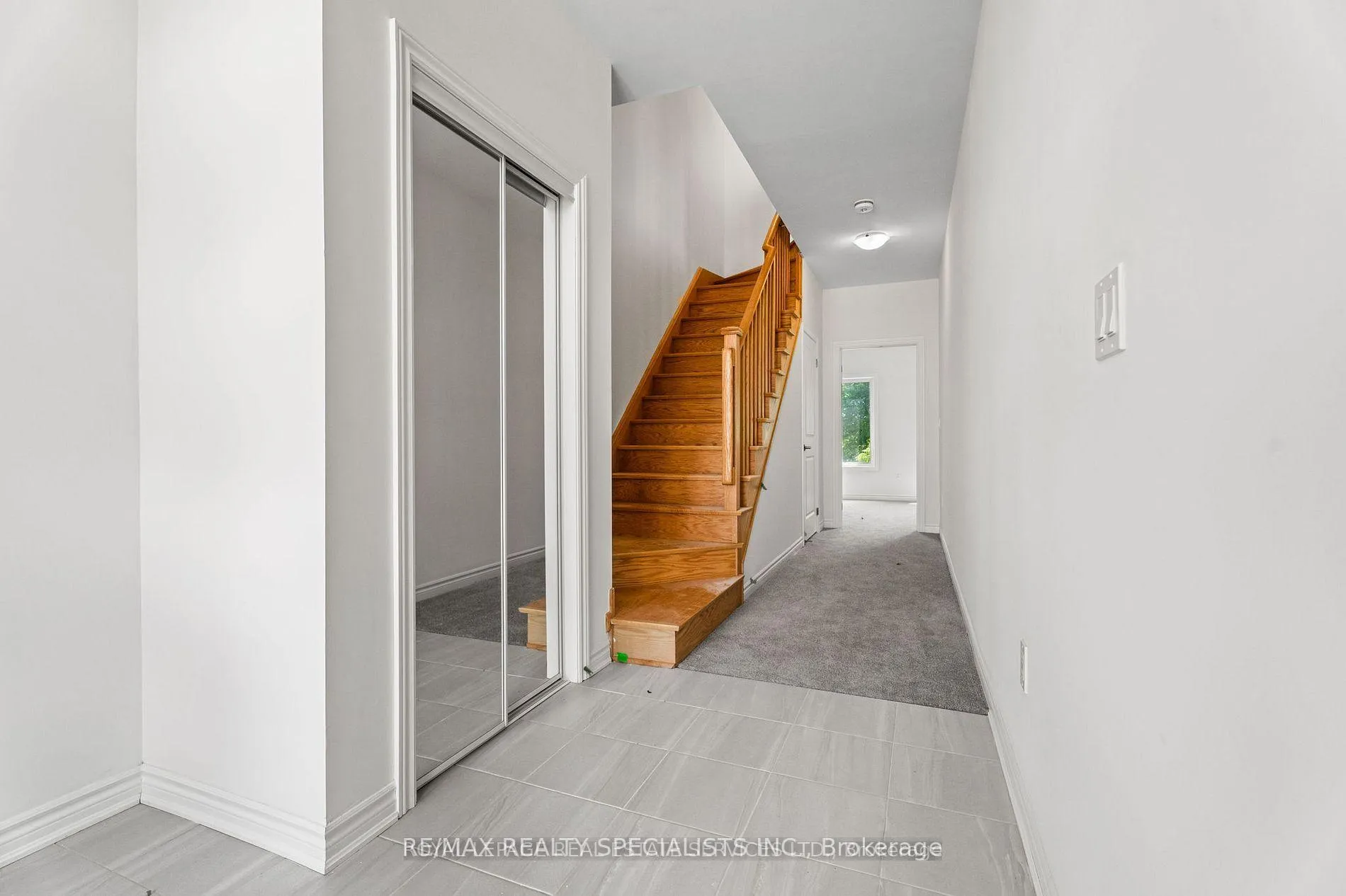 Photo 9 of 7 Inverary Crescent, Vaughan, Kleinburg — HOMEH