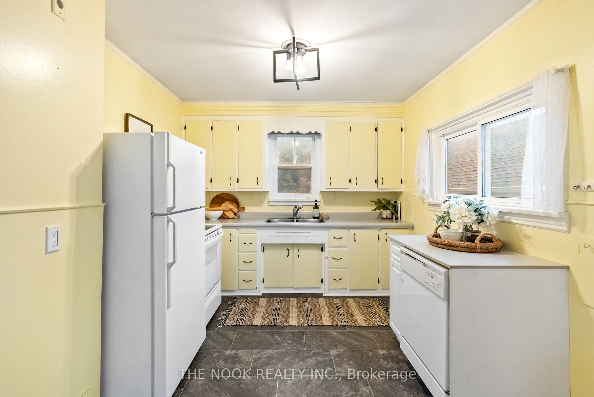 Photo 5 of 10 Meyers Street, Belleville, Belleville Ward — HOMEH