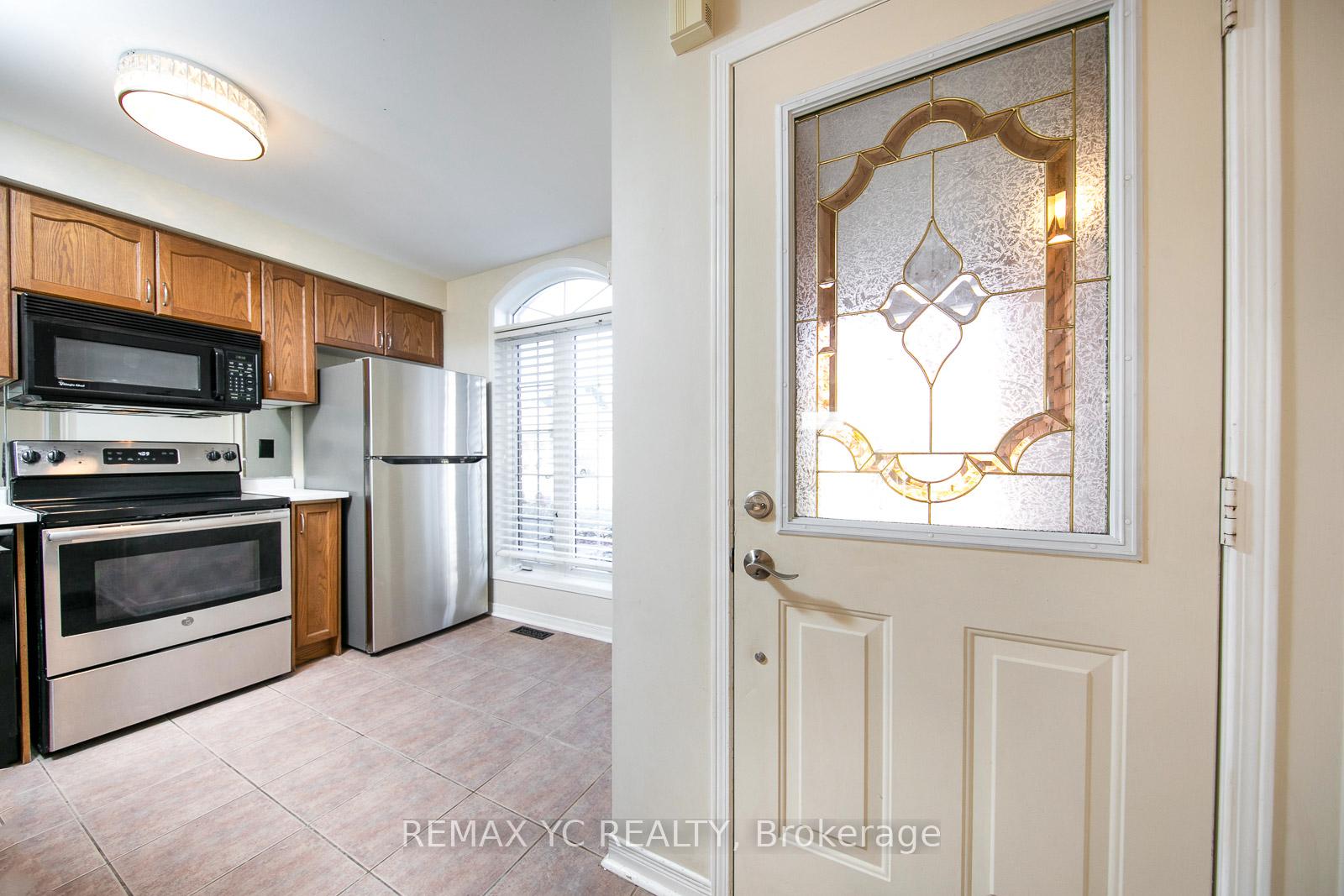 Photo 5 of 110 Dolce Crescent, Vaughan, Vellore Village — HOMEH