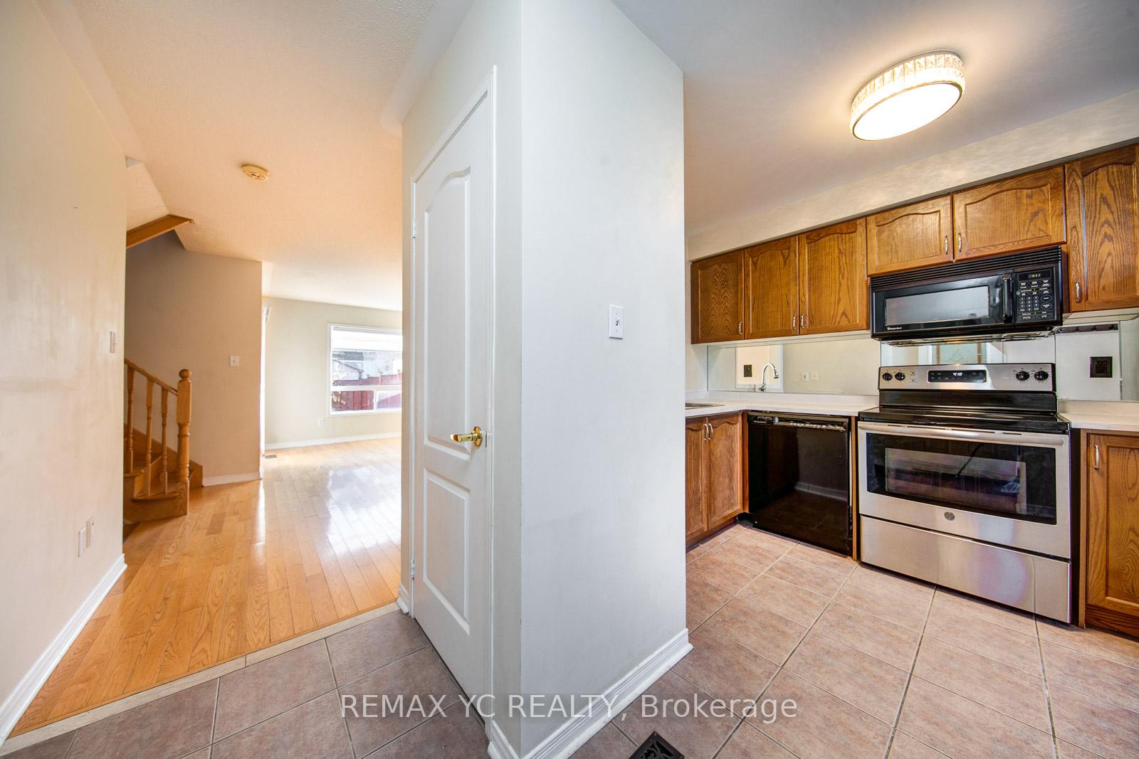 Photo 6 of 110 Dolce Crescent, Vaughan, Vellore Village — HOMEH