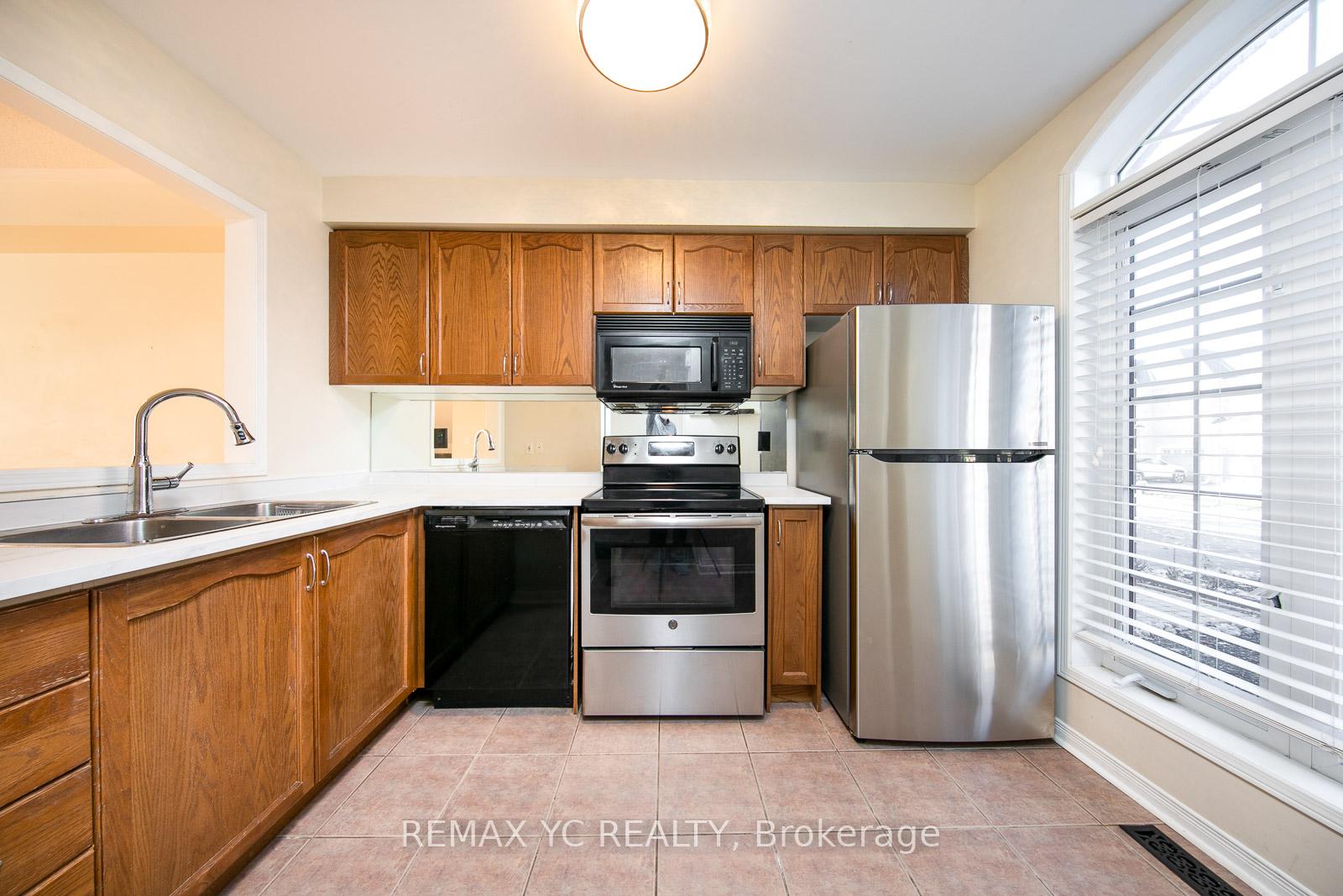 Photo 7 of 110 Dolce Crescent, Vaughan, Vellore Village — HOMEH
