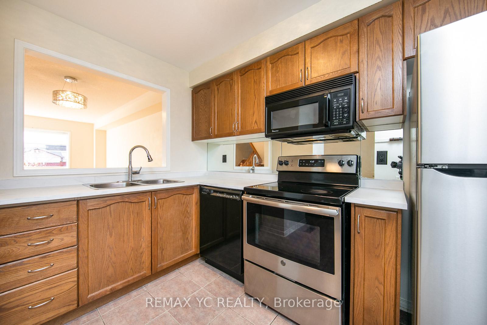 Photo 8 of 110 Dolce Crescent, Vaughan, Vellore Village — HOMEH