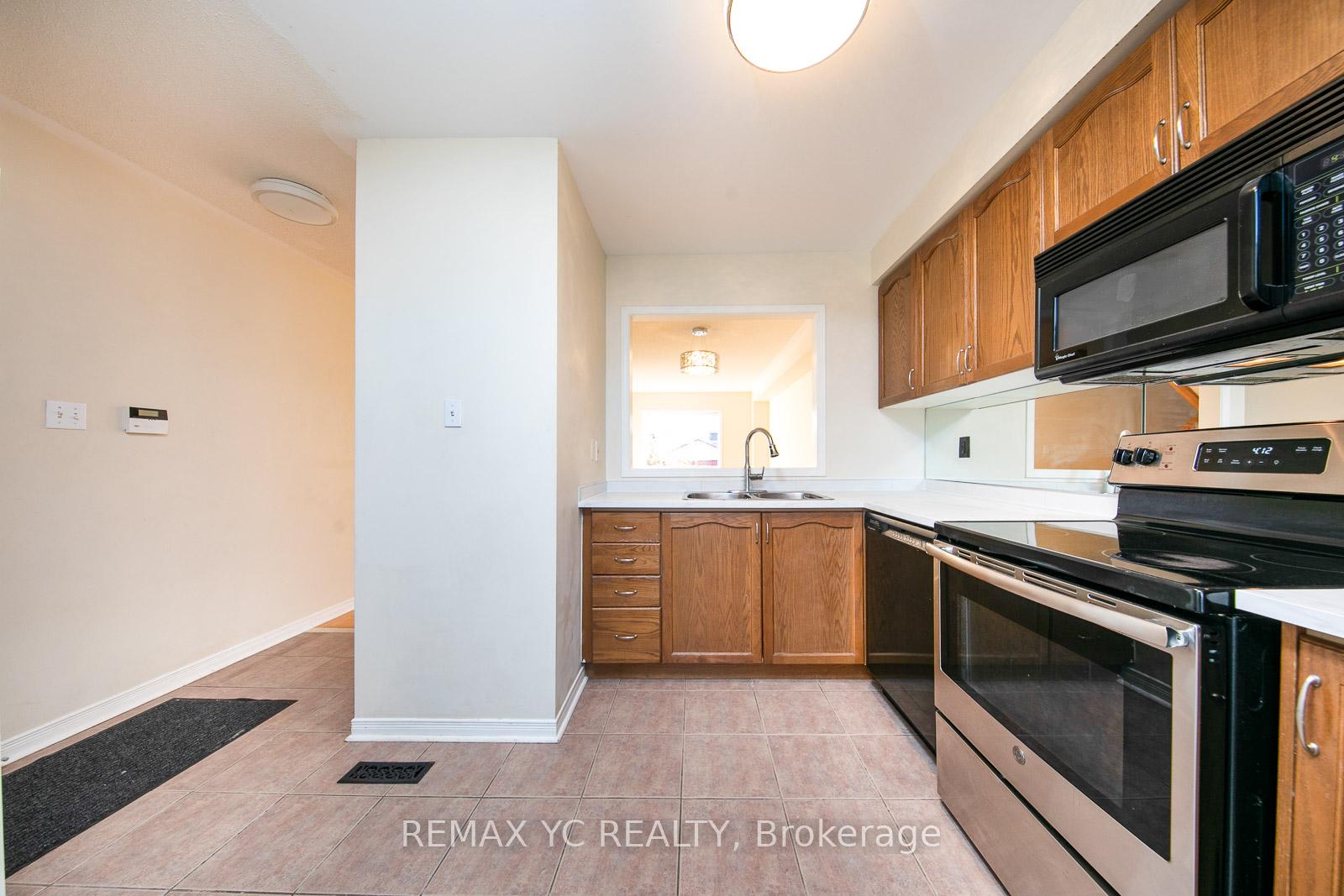 Photo 9 of 110 Dolce Crescent, Vaughan, Vellore Village — HOMEH