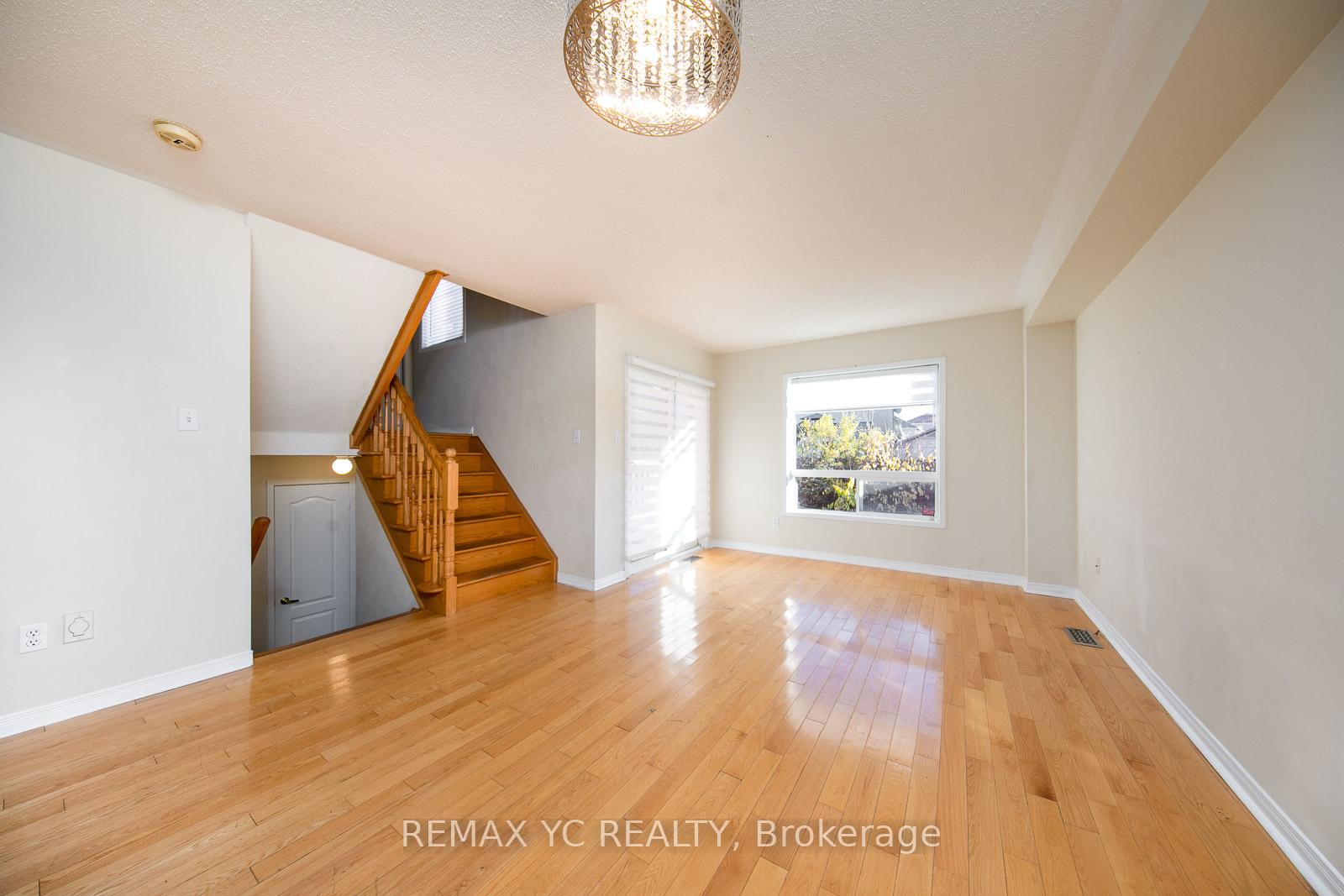 Photo 10 of 110 Dolce Crescent, Vaughan, Vellore Village — HOMEH