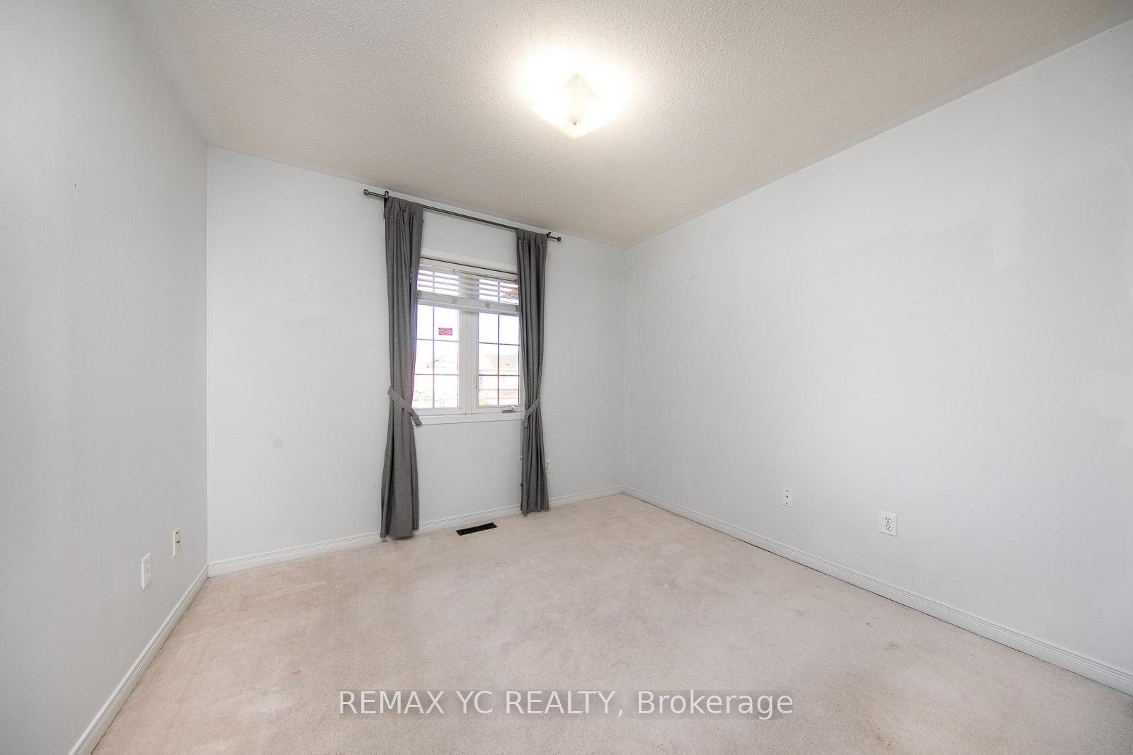 Photo 17 of 110 Dolce Crescent, Vaughan, Vellore Village — HOMEH