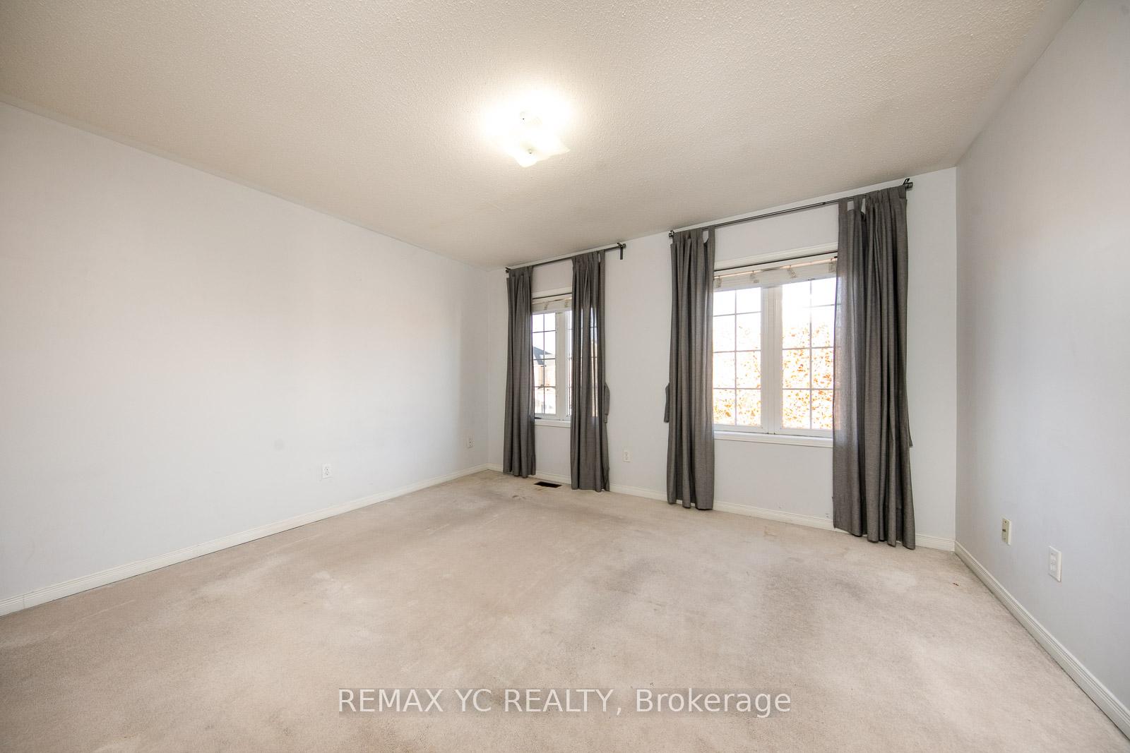 Photo 19 of 110 Dolce Crescent, Vaughan, Vellore Village — HOMEH