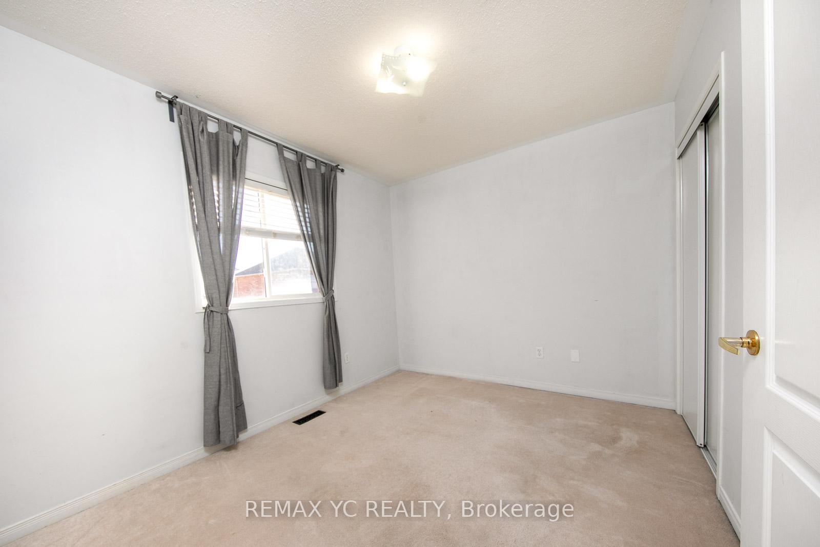 Photo 22 of 110 Dolce Crescent, Vaughan, Vellore Village — HOMEH