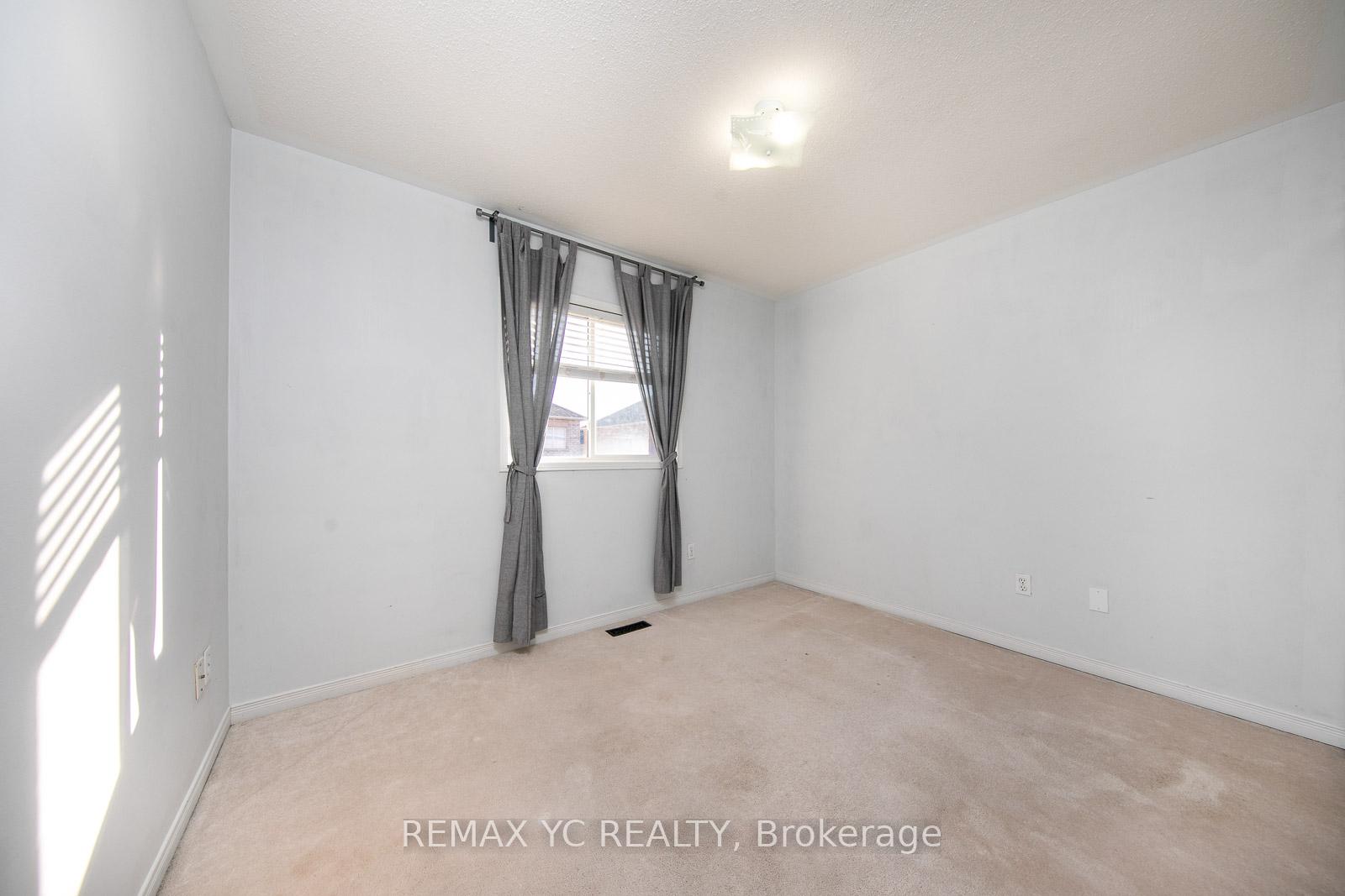 Photo 23 of 110 Dolce Crescent, Vaughan, Vellore Village — HOMEH