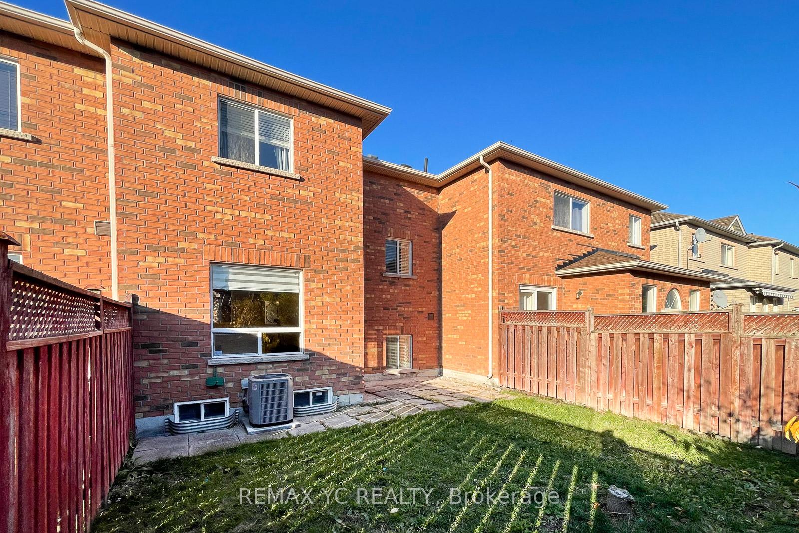 Photo 32 of 110 Dolce Crescent, Vaughan, Vellore Village — HOMEH
