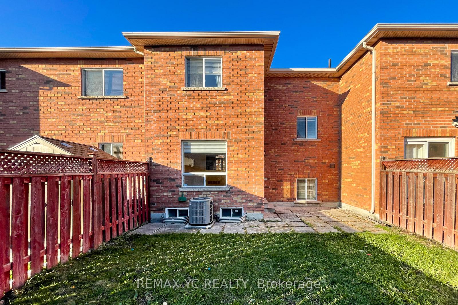 Photo 33 of 110 Dolce Crescent, Vaughan, Vellore Village — HOMEH