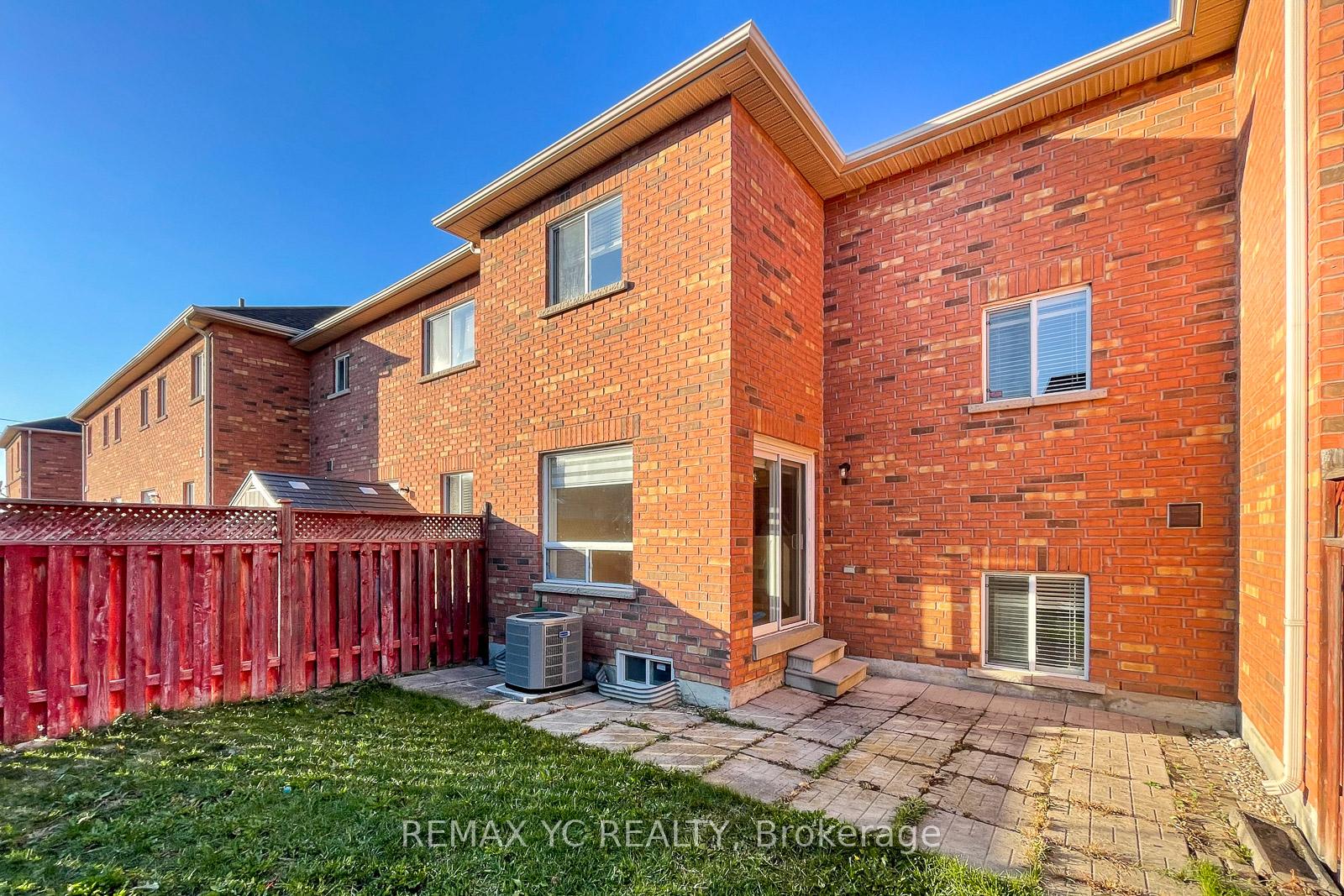 Photo 34 of 110 Dolce Crescent, Vaughan, Vellore Village — HOMEH