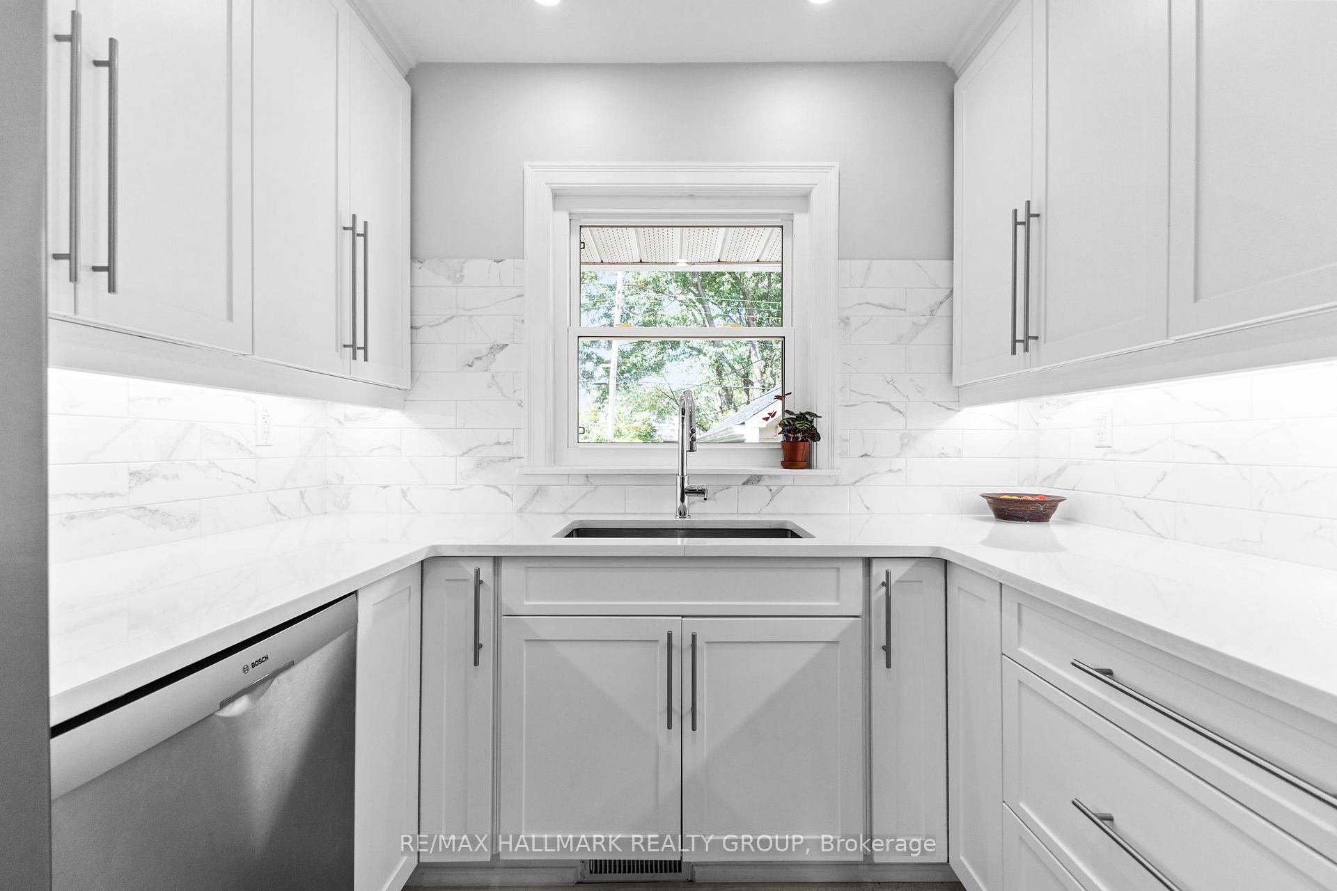 Photo 11 of 1622 Drake Avenue, Ottawa, Riverview Park — HOMEH
