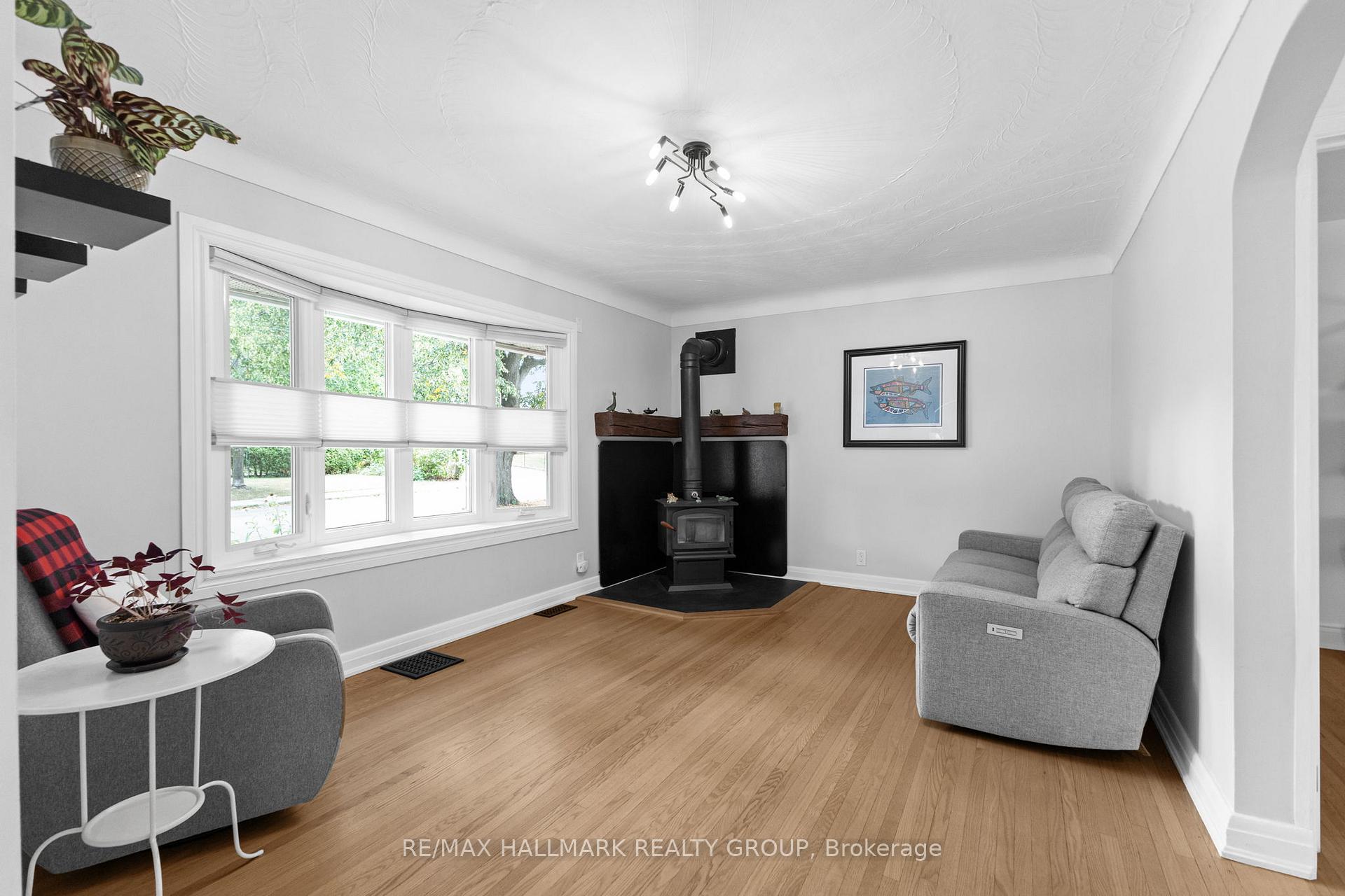 Photo 6 of 1622 Drake Avenue, Ottawa, Riverview Park — HOMEH