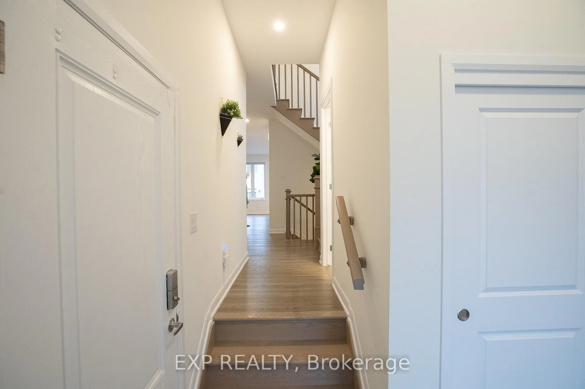 Photo 3 of 137 Maynooth Court, Ottawa, Barrhaven - Half Moon Bay — HOMEH