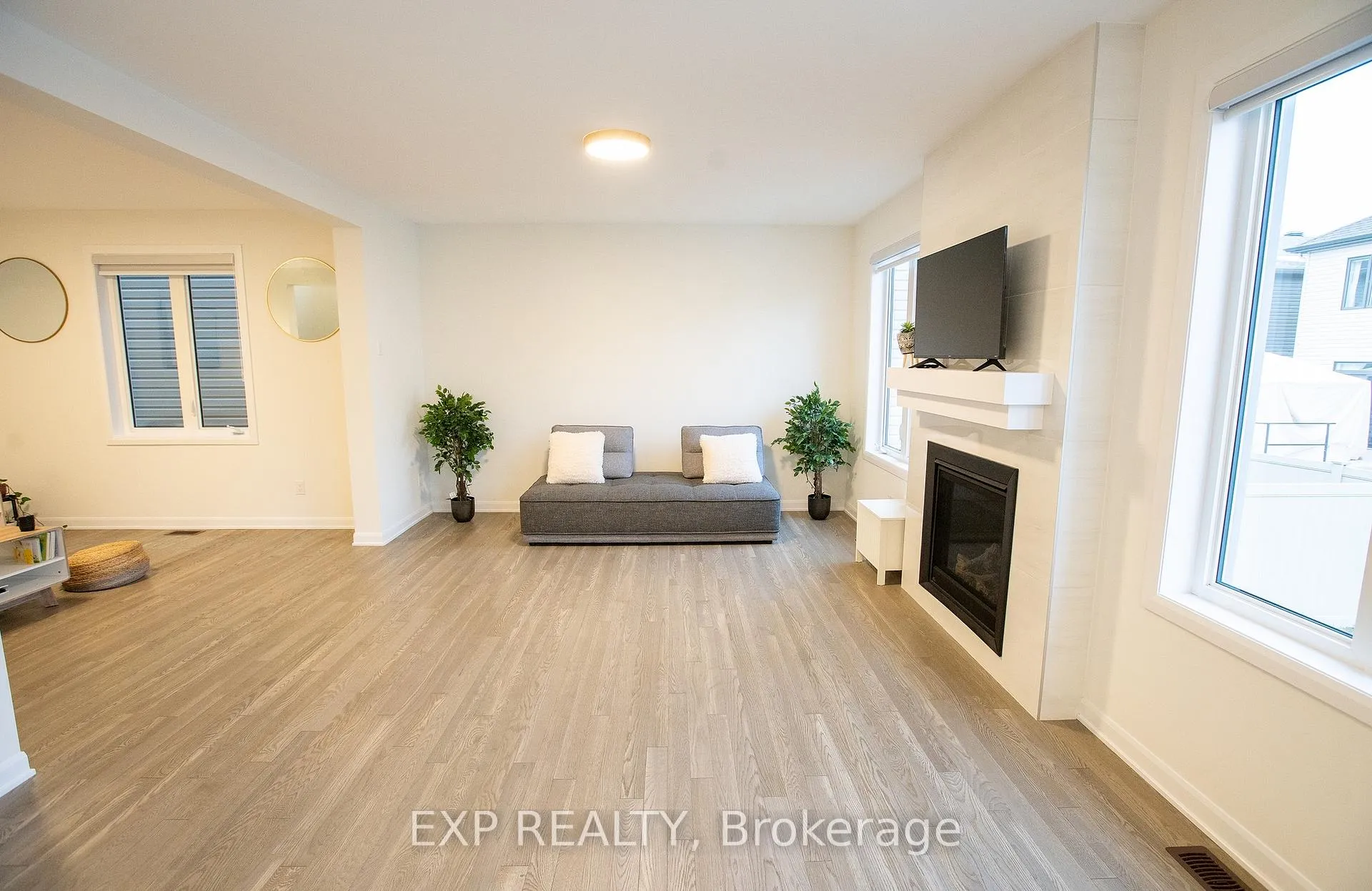 Photo 6 of 137 Maynooth Court, Ottawa, Barrhaven - Half Moon Bay — HOMEH