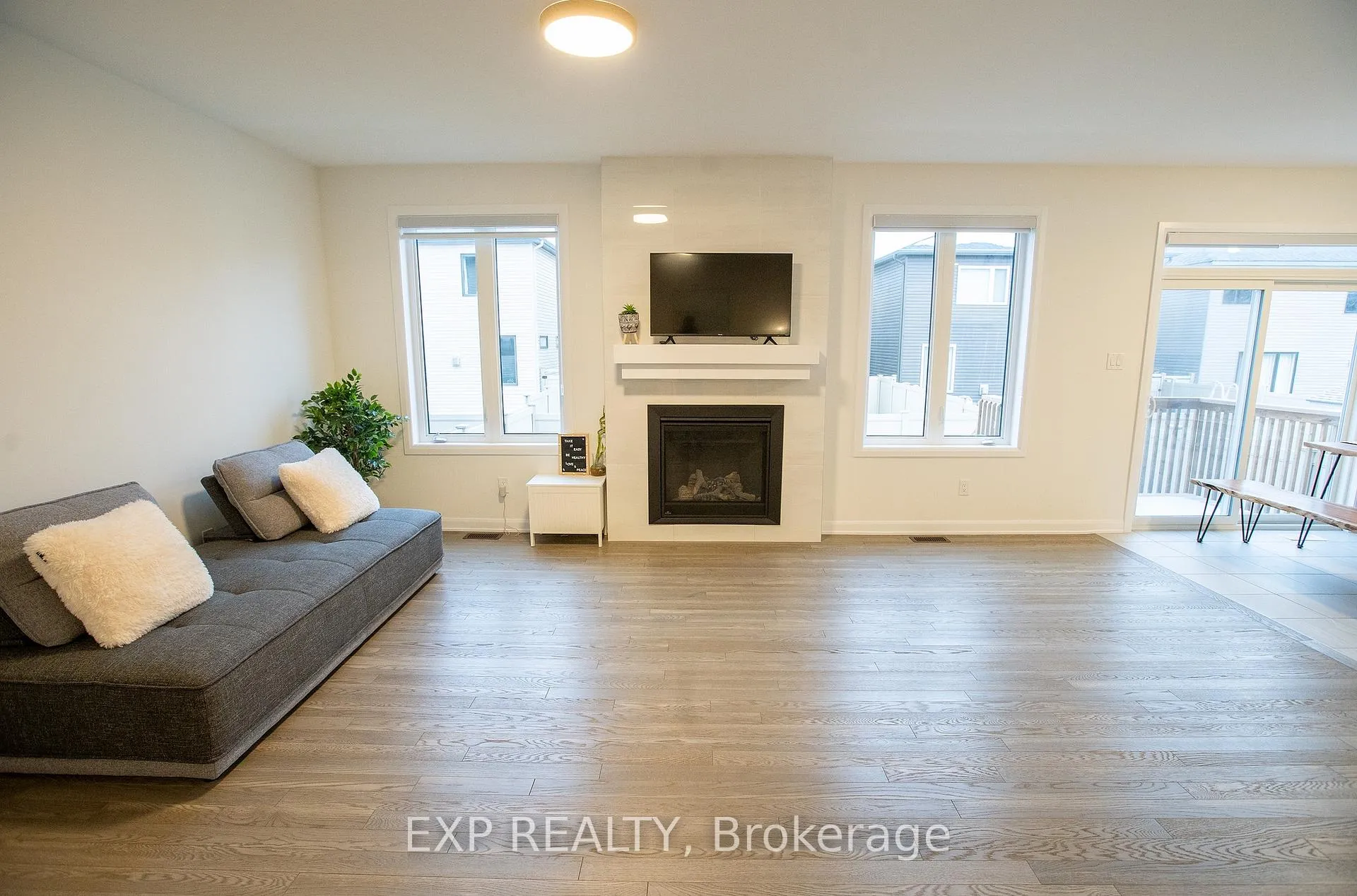Photo 7 of 137 Maynooth Court, Ottawa, Barrhaven - Half Moon Bay — HOMEH