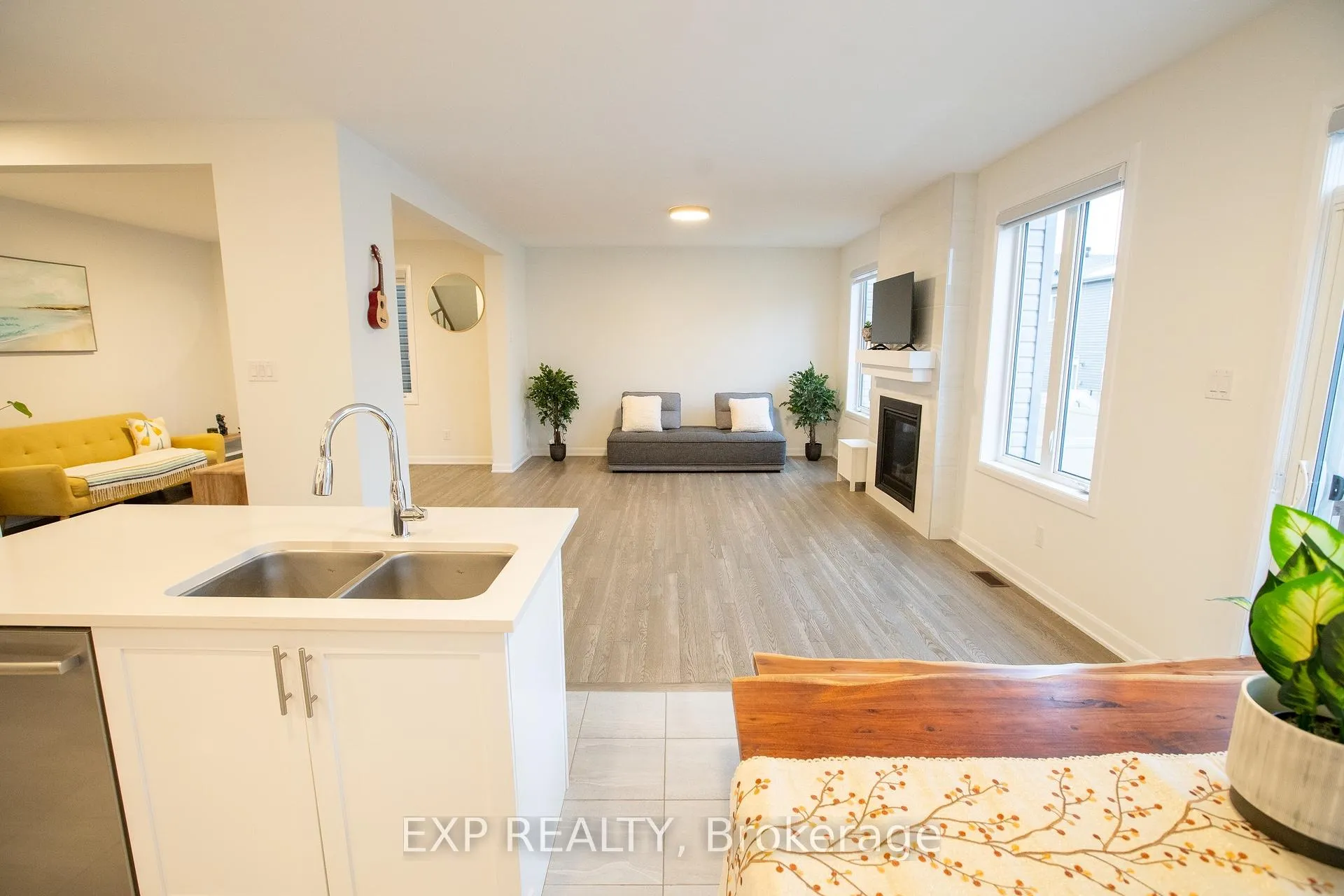 Photo 8 of 137 Maynooth Court, Ottawa, Barrhaven - Half Moon Bay — HOMEH
