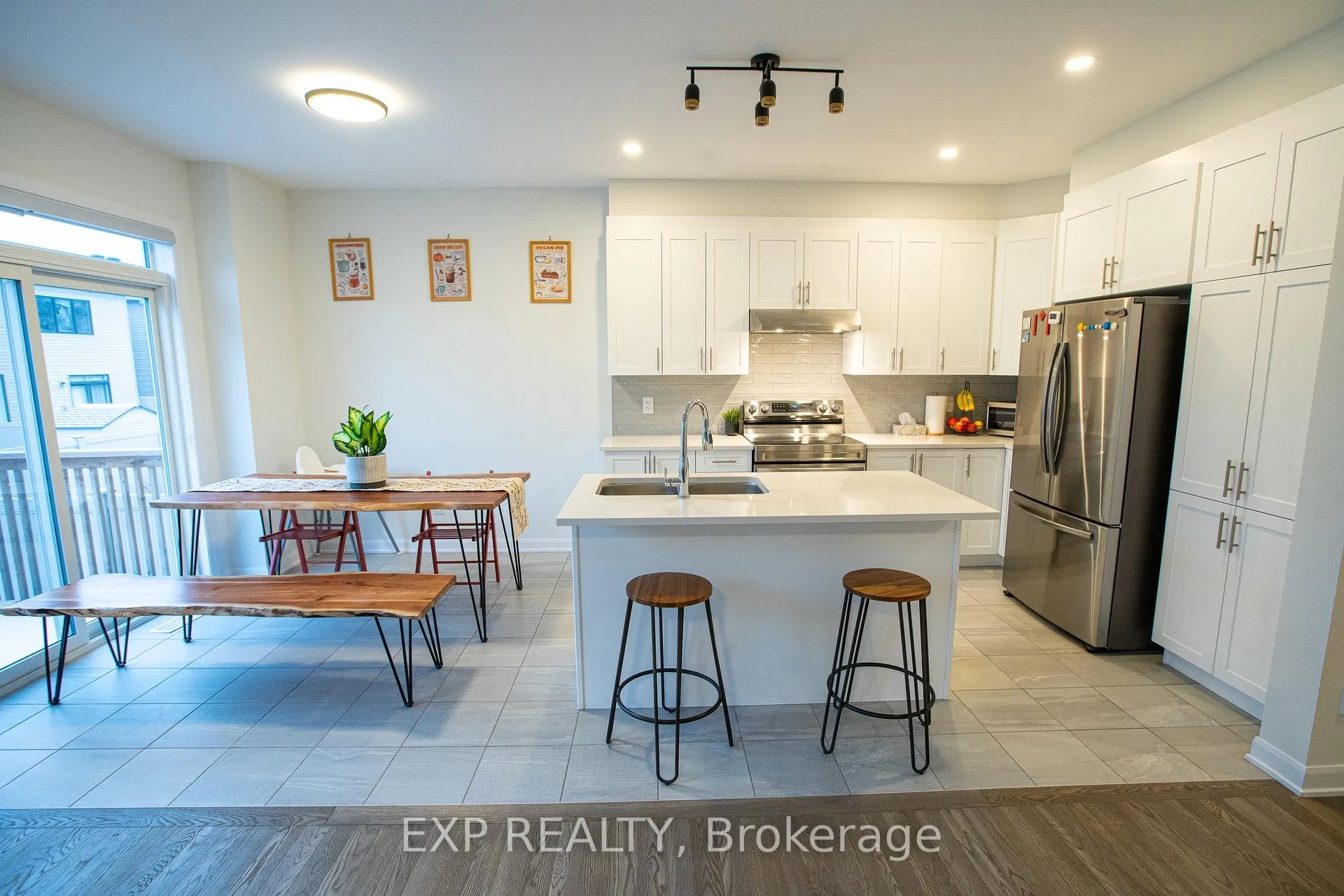 Photo 9 of 137 Maynooth Court, Ottawa, Barrhaven - Half Moon Bay — HOMEH
