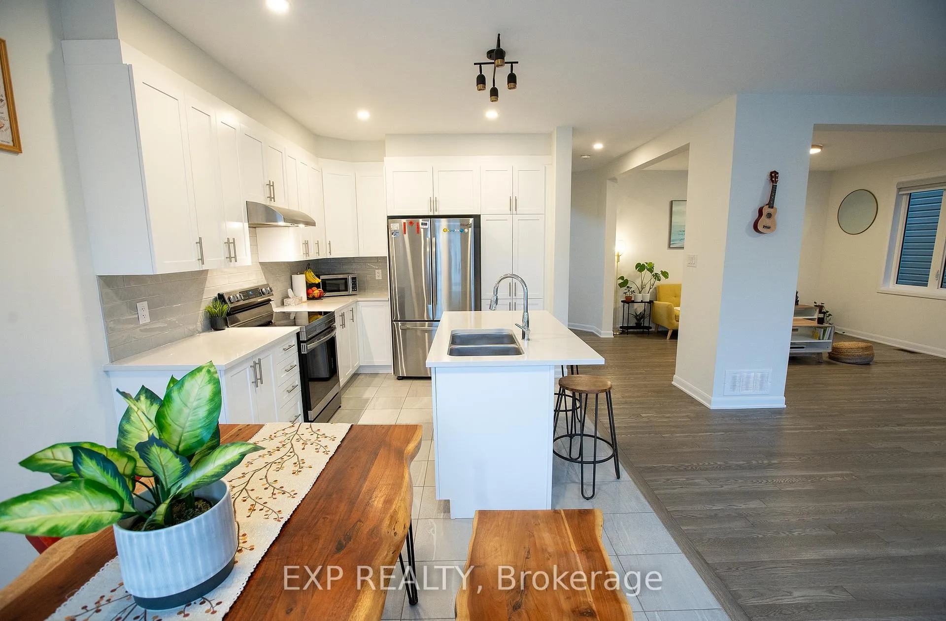 Photo 10 of 137 Maynooth Court, Ottawa, Barrhaven - Half Moon Bay — HOMEH