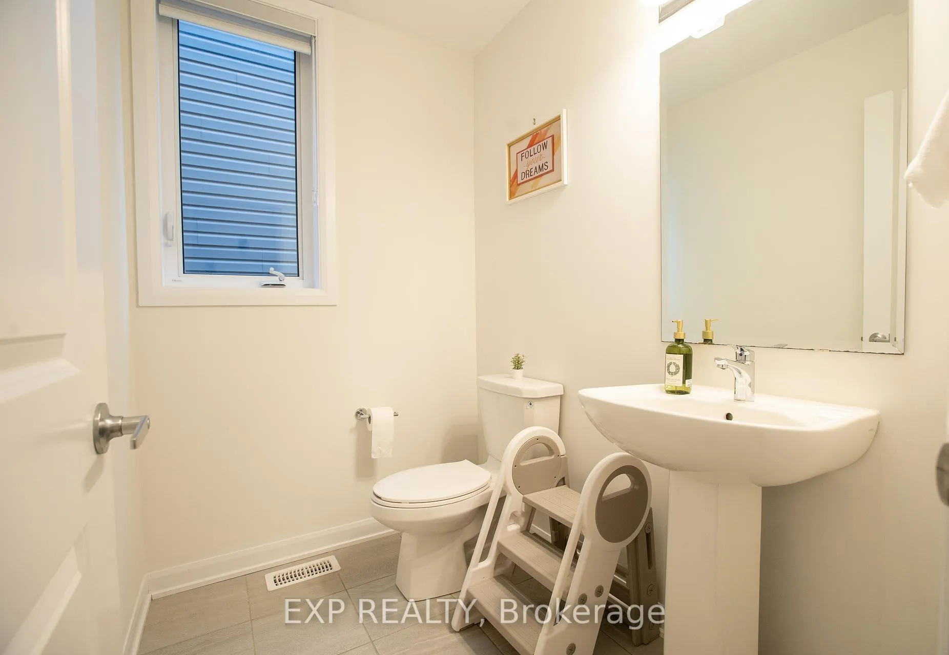 Photo 11 of 137 Maynooth Court, Ottawa, Barrhaven - Half Moon Bay — HOMEH