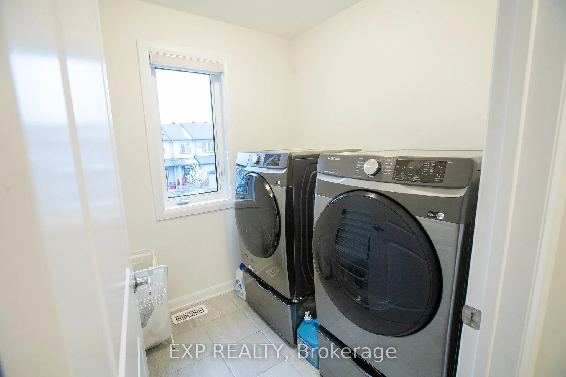 Photo 22 of 137 Maynooth Court, Ottawa, Barrhaven - Half Moon Bay — HOMEH