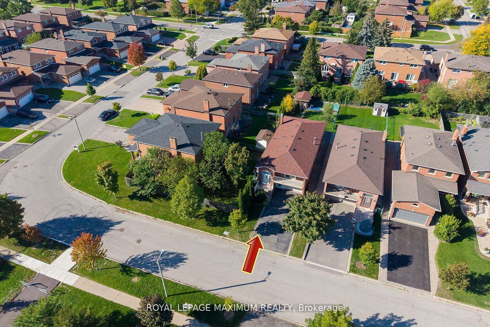 Photo 3 of 42 Kaiser Drive, Vaughan, West Woodbridge — HOMEH