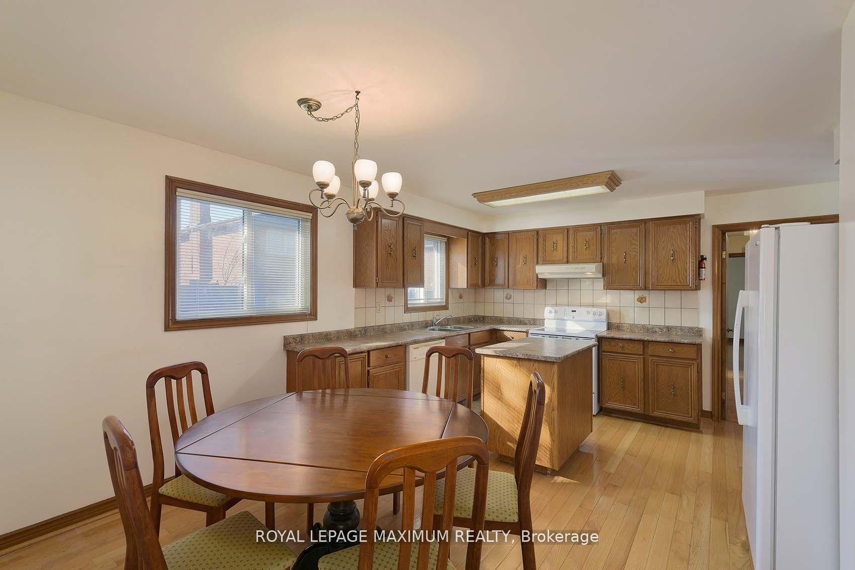 Photo 10 of 42 Kaiser Drive, Vaughan, West Woodbridge — HOMEH