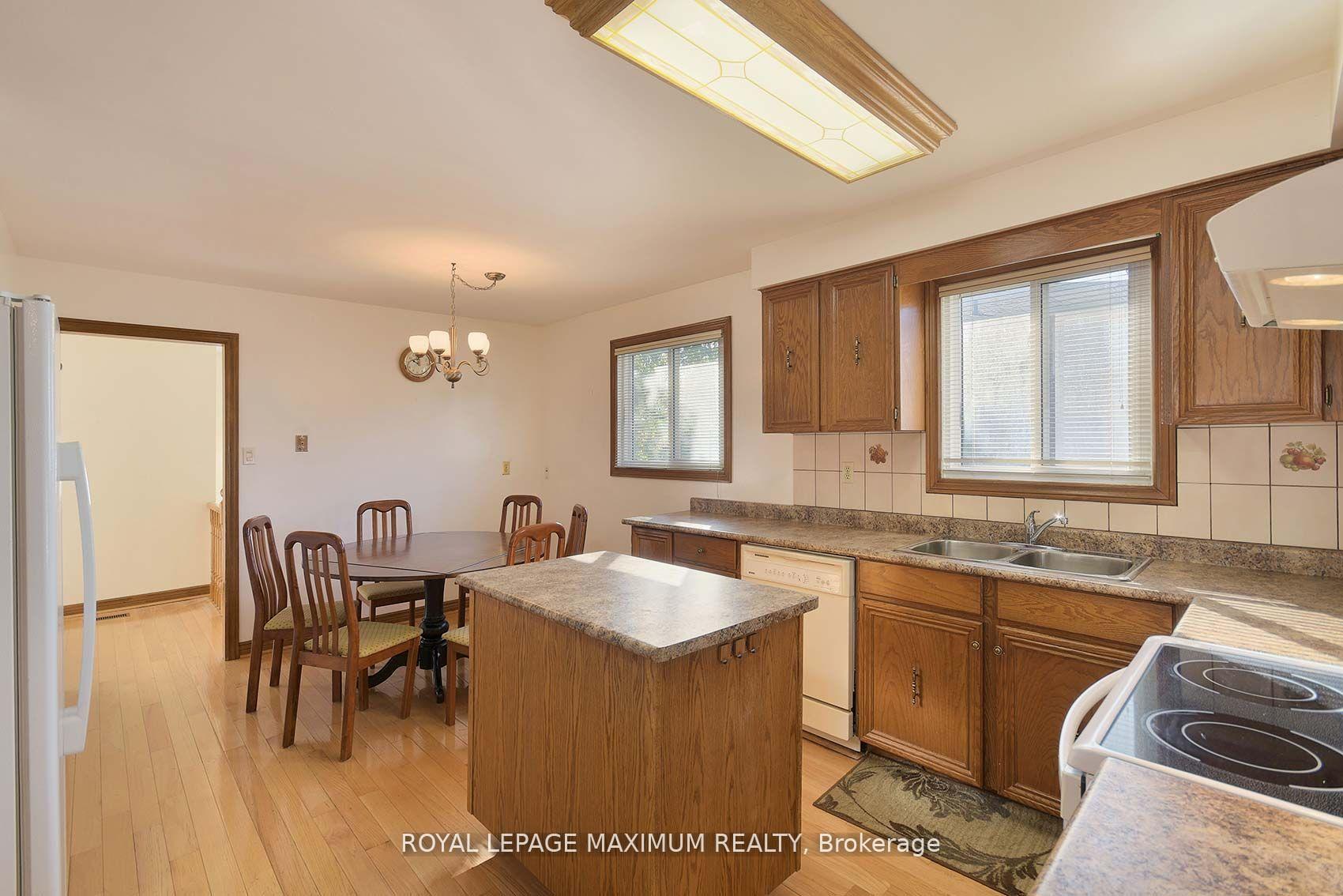 Photo 13 of 42 Kaiser Drive, Vaughan, West Woodbridge — HOMEH