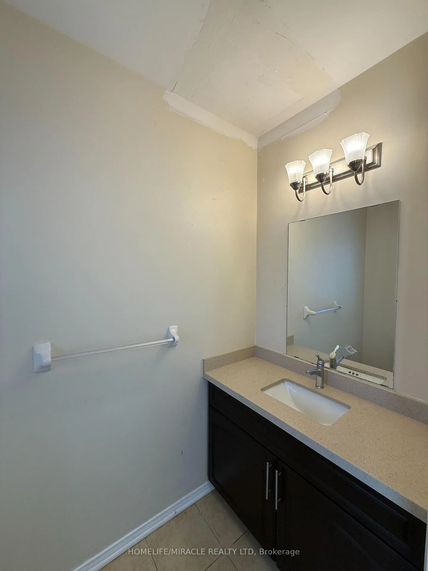 Photo 6 of 71 Seward Crescent, Ajax, Northeast Ajax — HOMEH