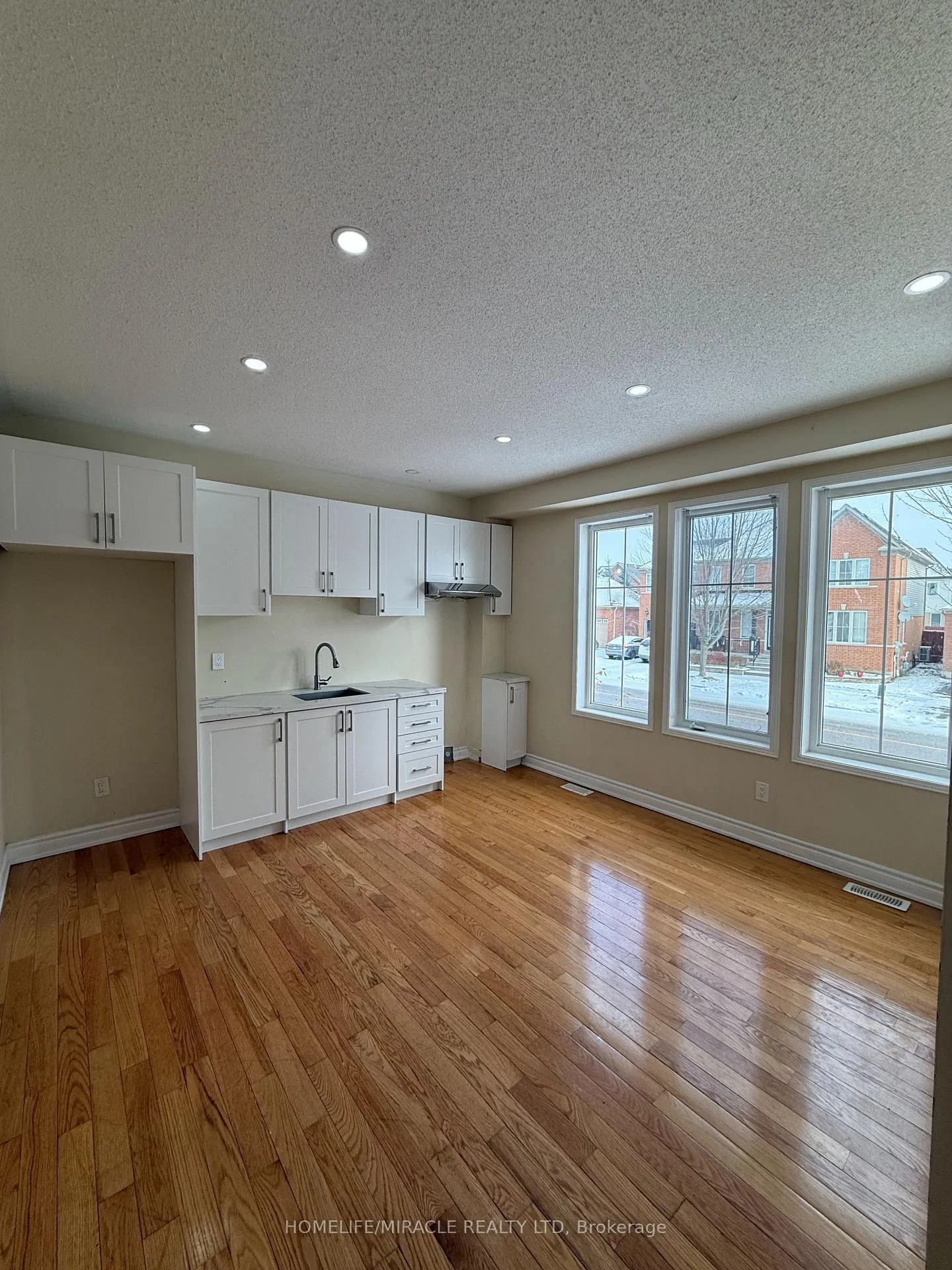 Photo 7 of 71 Seward Crescent, Ajax, Northeast Ajax — HOMEH