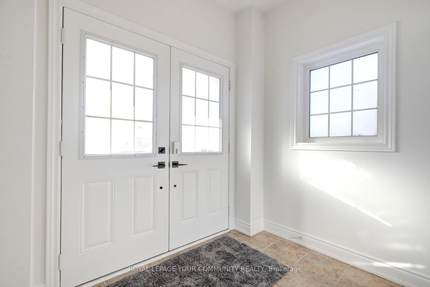Photo 3 of 110 Chayna Crescent, Vaughan, Patterson — HOMEH