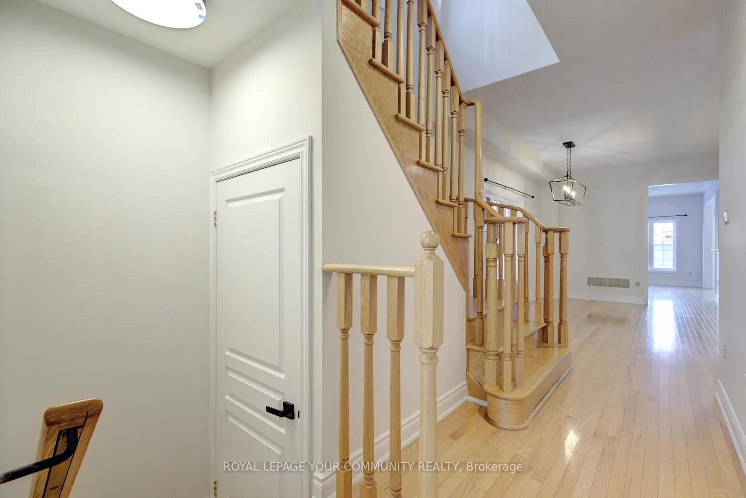 Photo 4 of 110 Chayna Crescent, Vaughan, Patterson — HOMEH