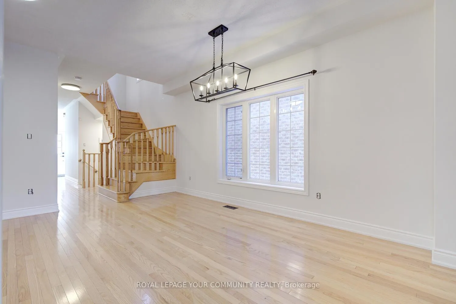Photo 6 of 110 Chayna Crescent, Vaughan, Patterson — HOMEH