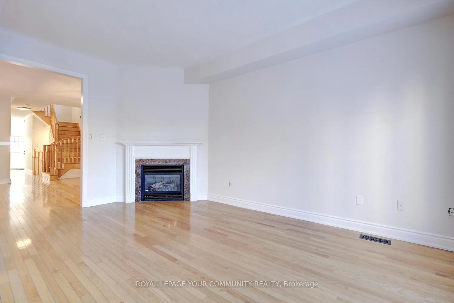 Photo 8 of 110 Chayna Crescent, Vaughan, Patterson — HOMEH
