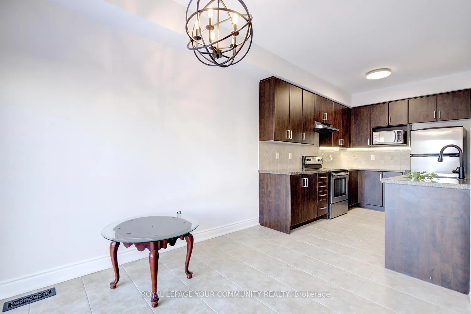 Photo 11 of 110 Chayna Crescent, Vaughan, Patterson — HOMEH