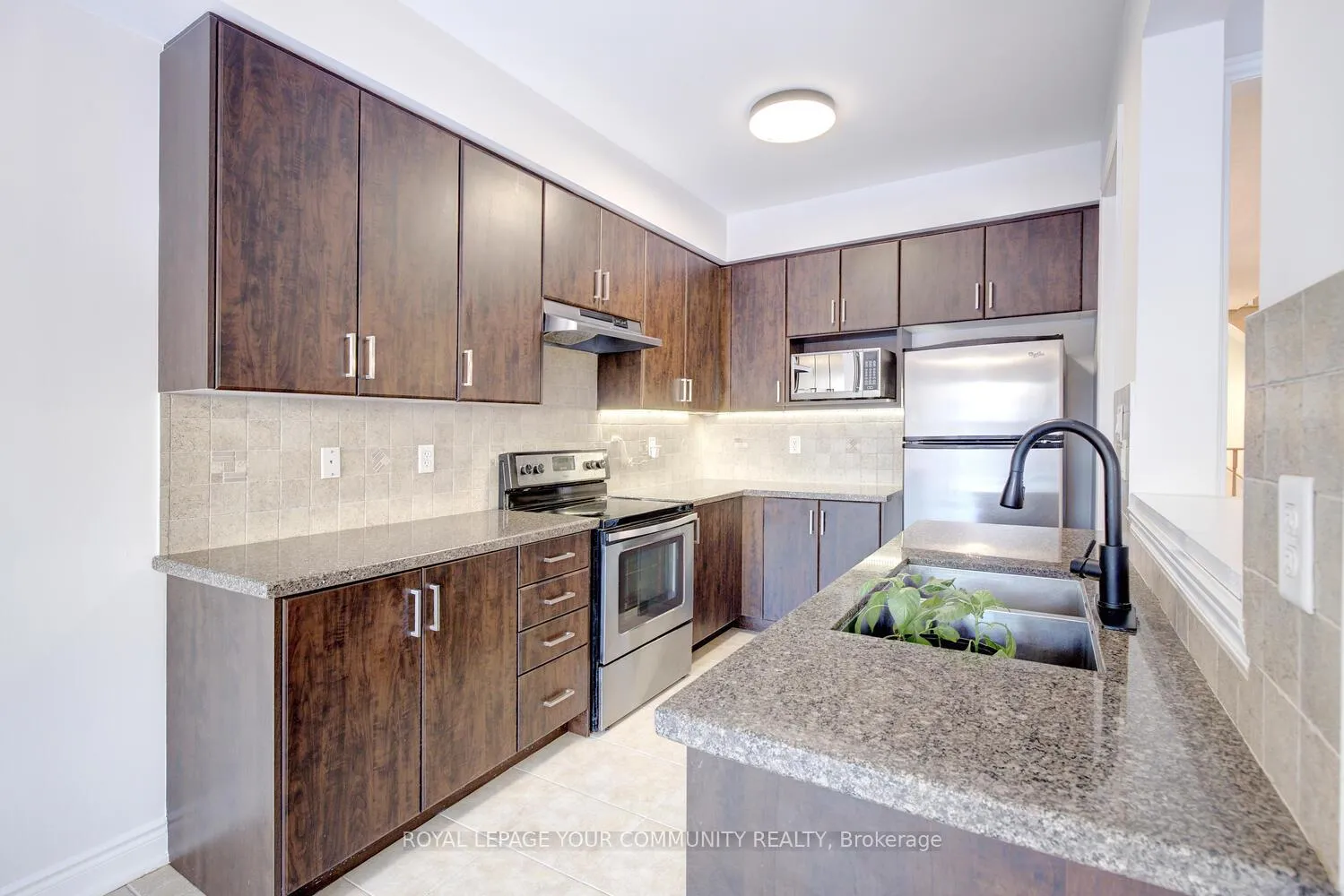 Photo 13 of 110 Chayna Crescent, Vaughan, Patterson — HOMEH