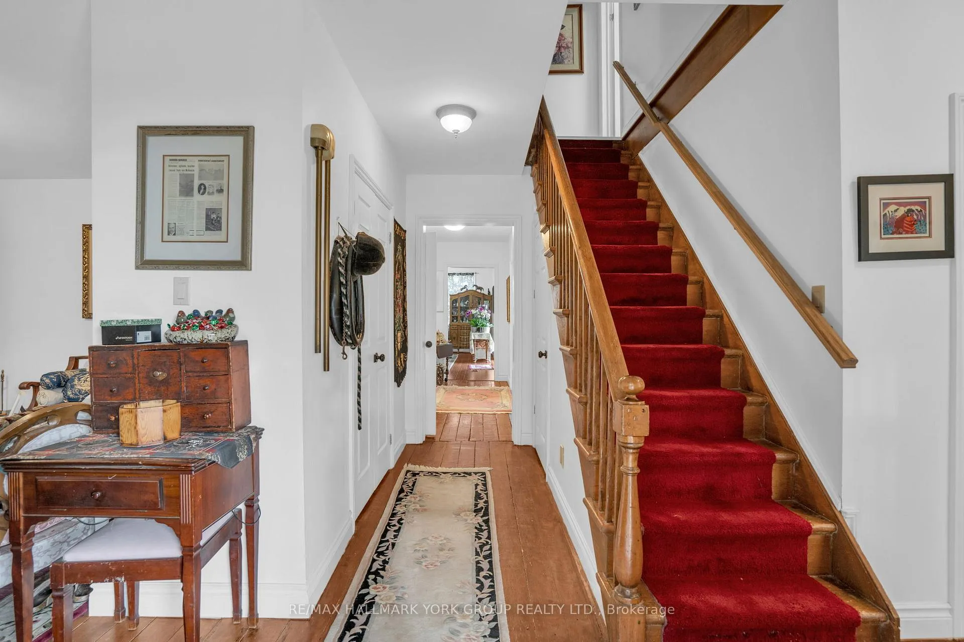Photo 4 of 22 Marksbury Court, Aurora, Aurora Heights — HOMEH