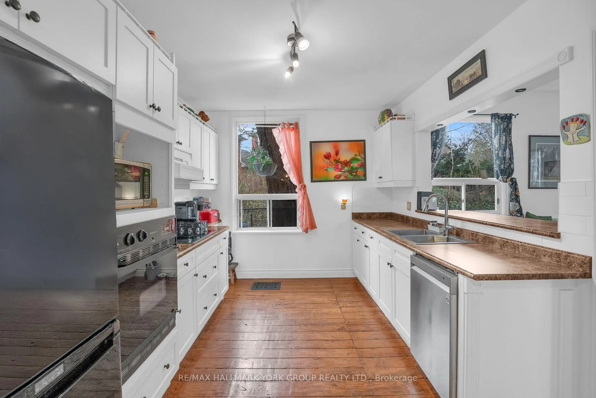 Photo 6 of 22 Marksbury Court, Aurora, Aurora Heights — HOMEH