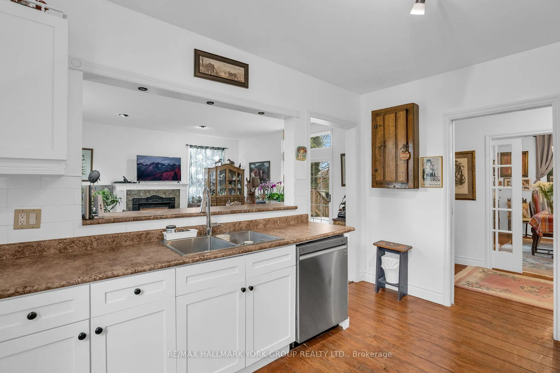 Photo 8 of 22 Marksbury Court, Aurora, Aurora Heights — HOMEH