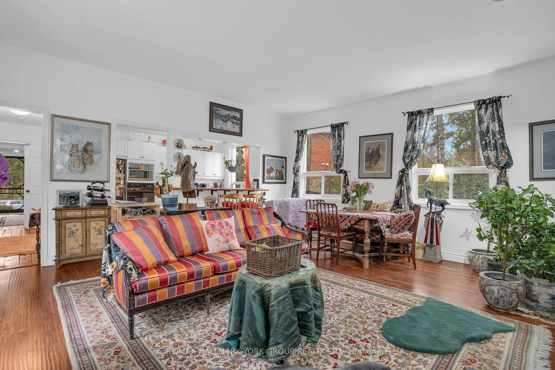 Photo 10 of 22 Marksbury Court, Aurora, Aurora Heights — HOMEH
