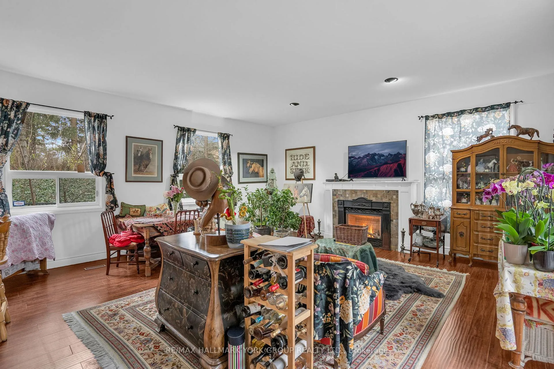 Photo 12 of 22 Marksbury Court, Aurora, Aurora Heights — HOMEH