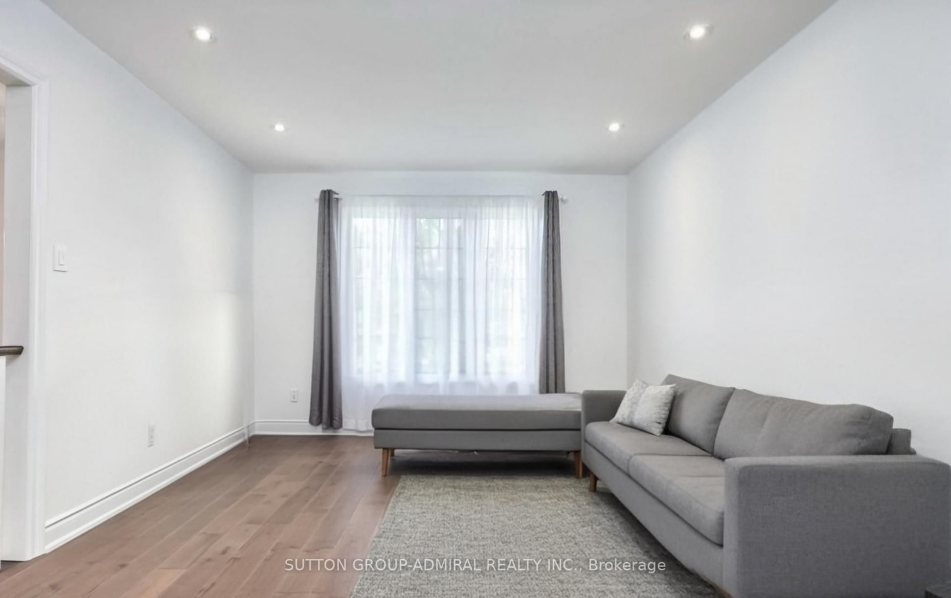 Photo 2 of 16 Gibbon Drive, Barrie, Letitia Heights — HOMEH
