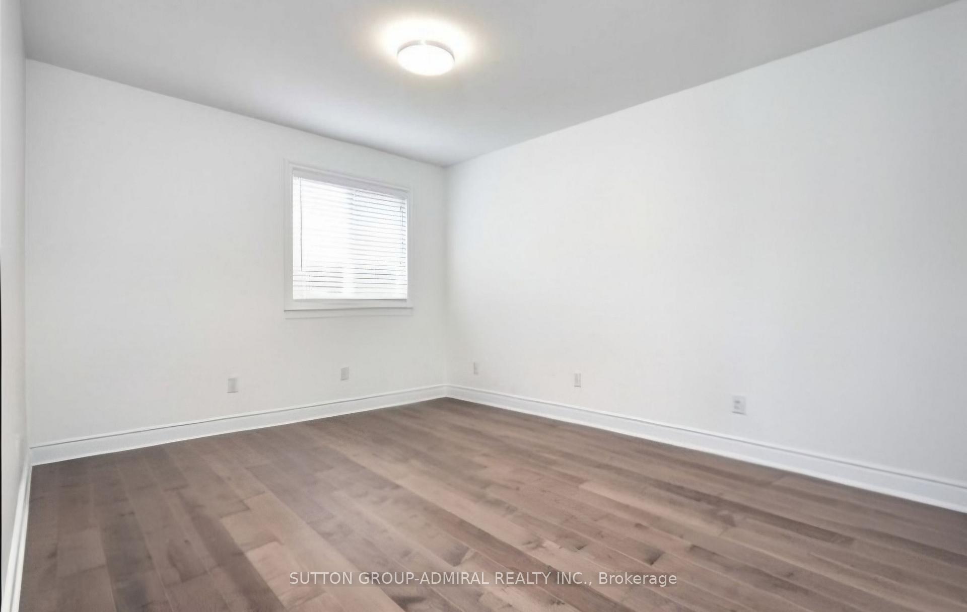 Photo 3 of 16 Gibbon Drive, Barrie, Letitia Heights — HOMEH