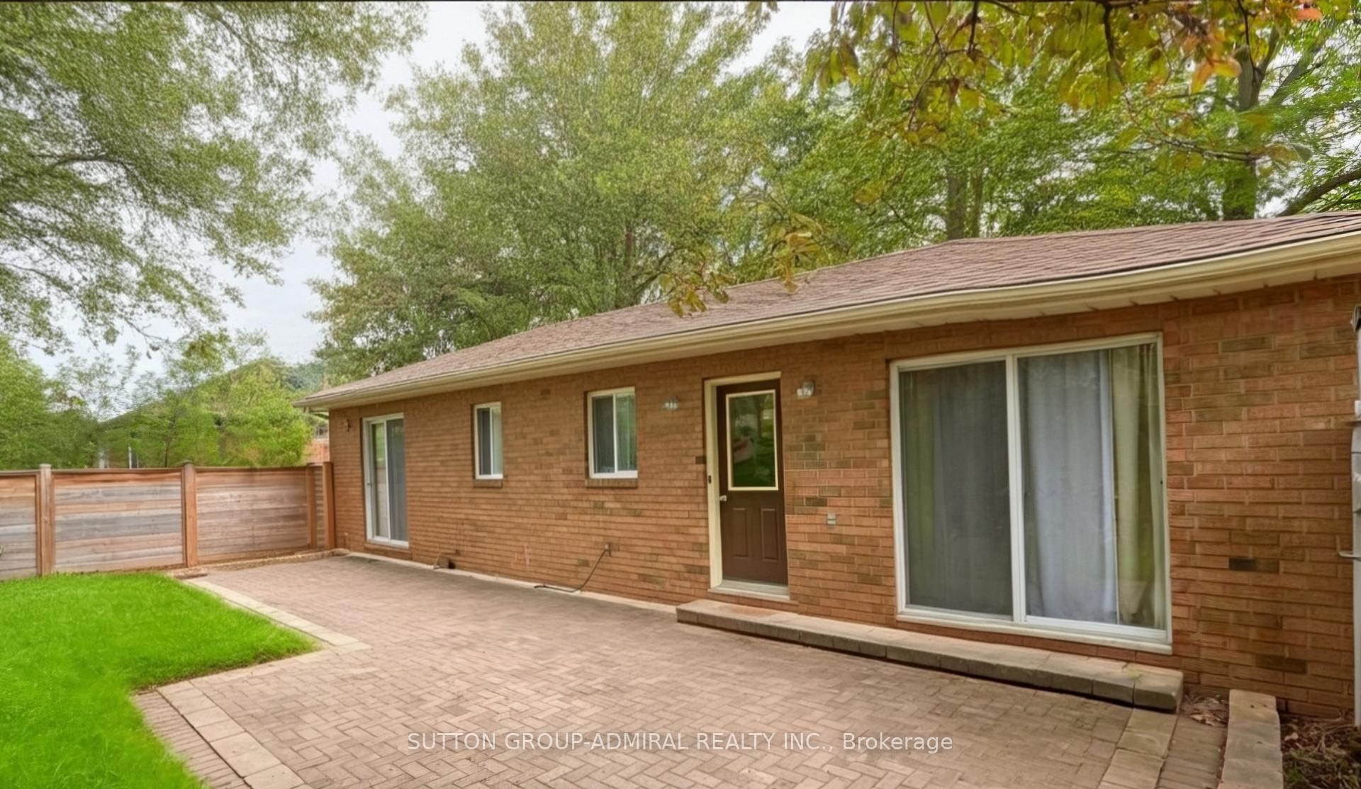 Photo 8 of 16 Gibbon Drive, Barrie, Letitia Heights — HOMEH