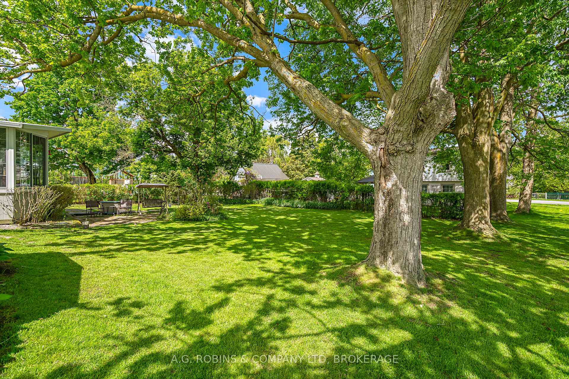 Photo 11 of 41944 Clarendon Street, Wainfleet, Marshville/Winger — HOMEH
