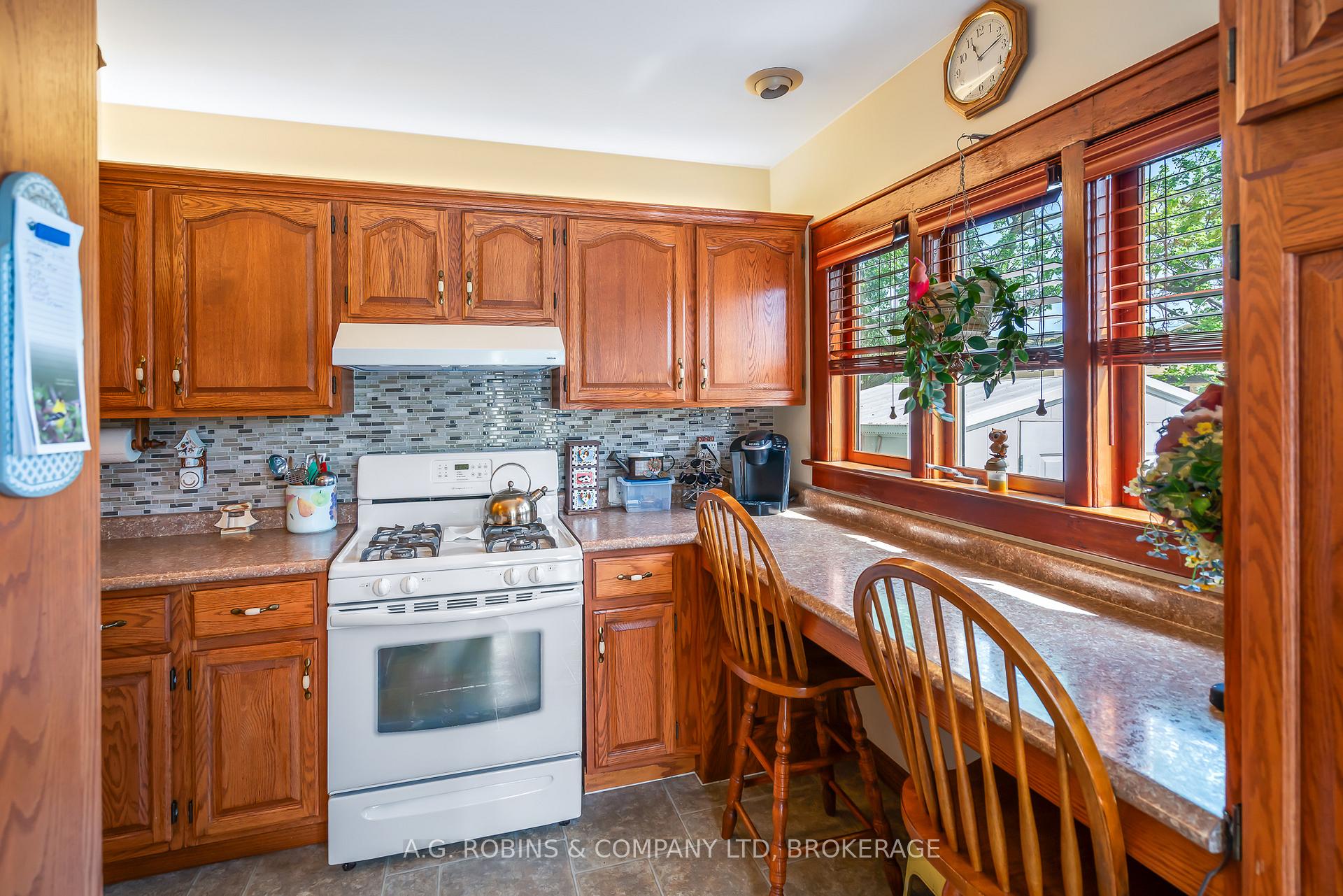 Photo 14 of 41944 Clarendon Street, Wainfleet, Marshville/Winger — HOMEH